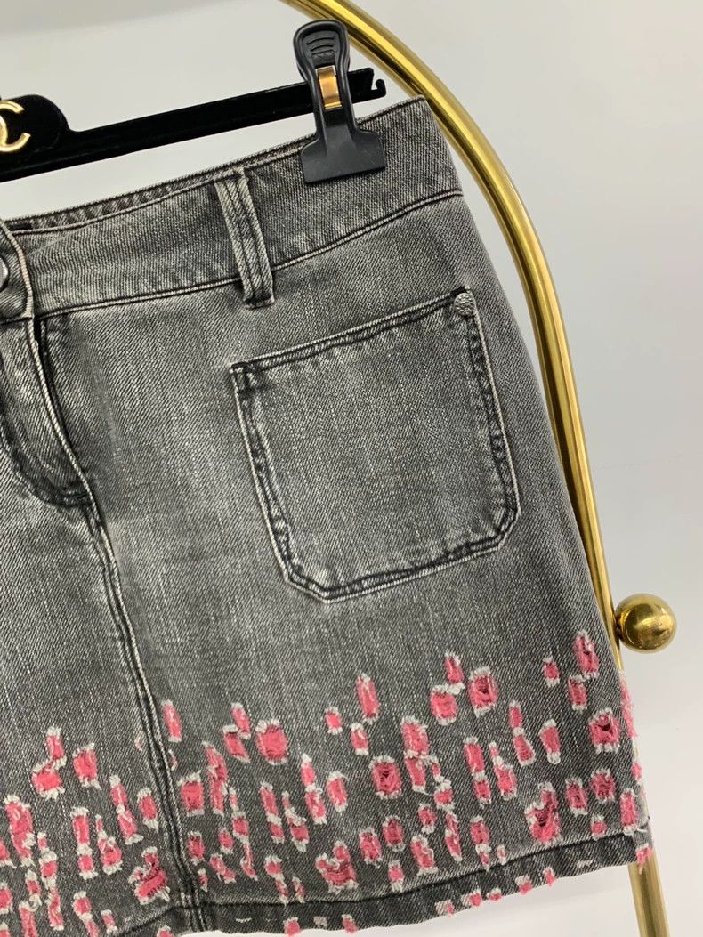 Chanel Chanel 11P gray pink denim skirt hole tassel skirt Size 25" / US 0 / IT 36 - 2 Thumbnail