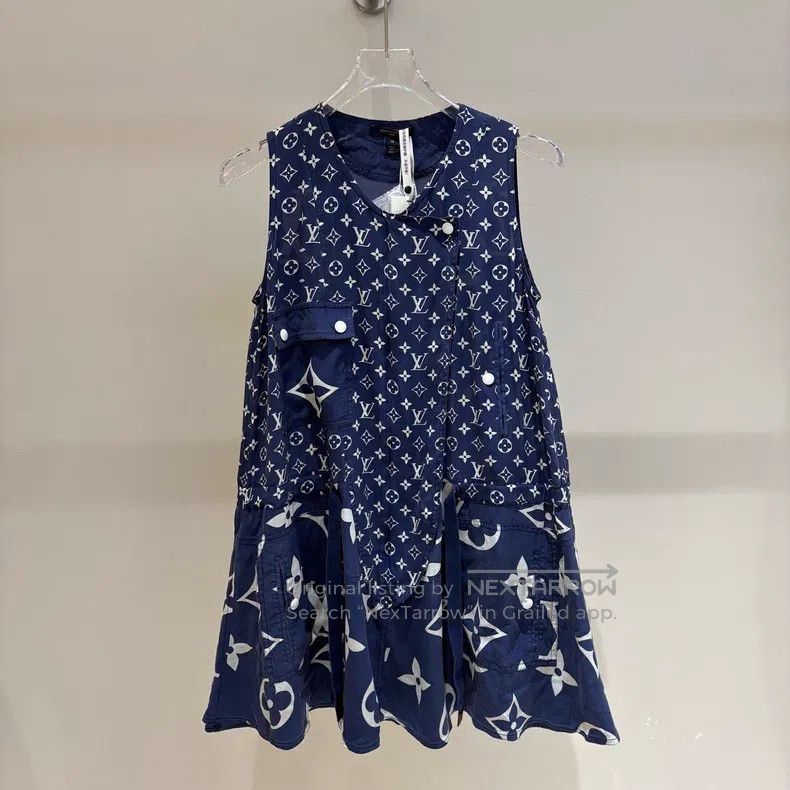 Louis Vuitton Louis Vuitton Full logo mulberry silk dress Size XS / US 0-2 / IT 36-38 - 1 Thumbnail