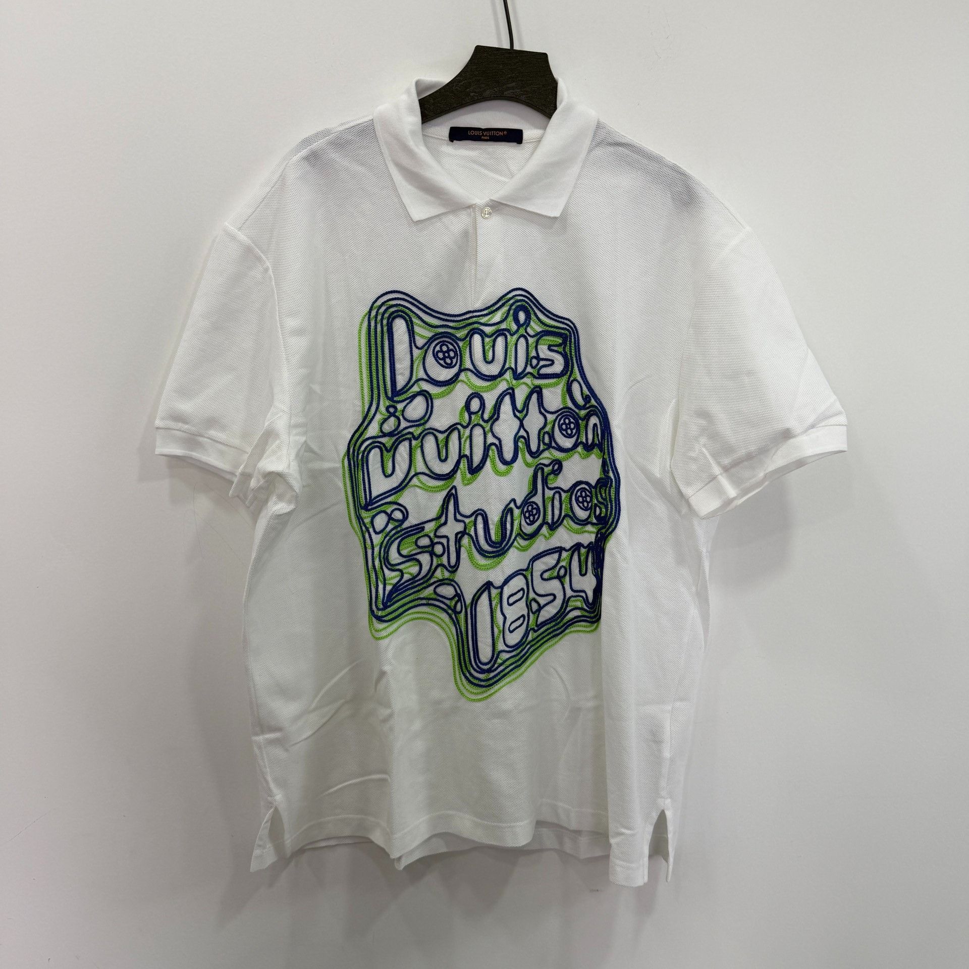 Louis Vuitton Louis Vuitton Embroidered Multi T-Shirt M Women Size M / US 6-8 / IT 42-44 - 1 Thumbnail