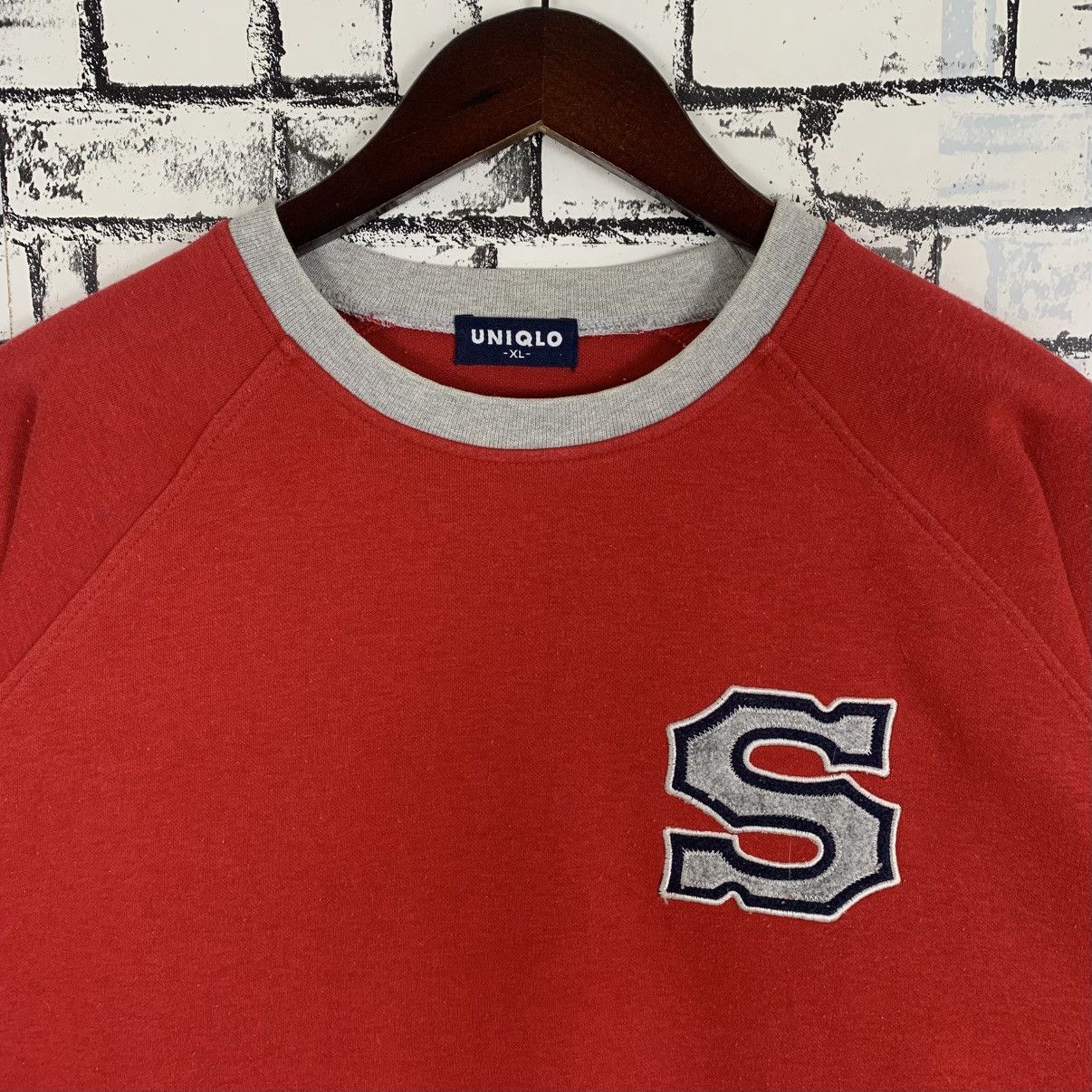 Designer × Uniqlo × Vintage Vintage Uniqlo Embroidery Logo Sweatshirt Crewneck Size XL / US 12-14 / IT 48-50 - 3 Thumbnail