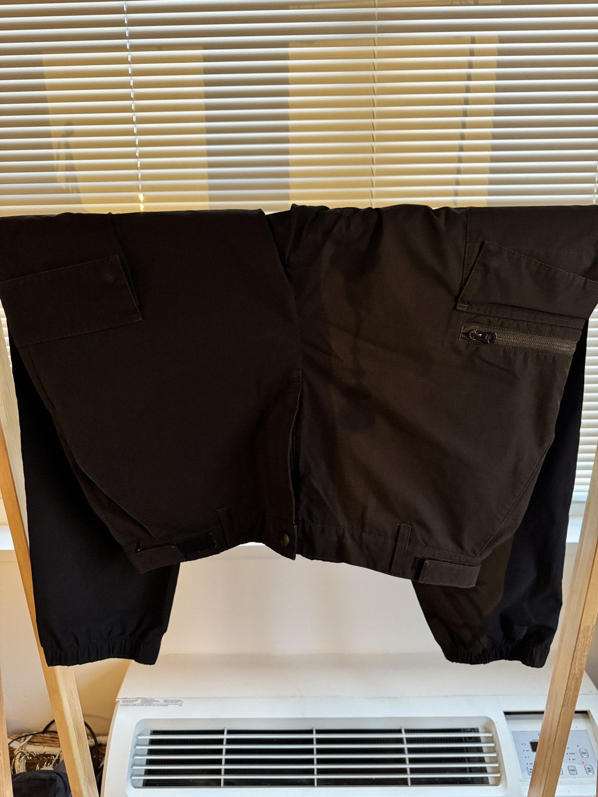 Carhartt Wip Carhart Wip black cargo pants Size US 36 / EU 52 - 2 Thumbnail