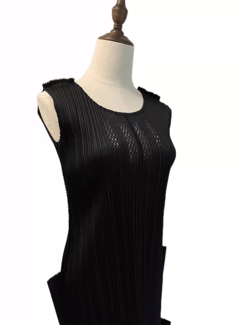 Issey Miyake Issey Miyake size:2 Black stepped pleated dress Size S / US 4 / IT 40 - 5 Thumbnail