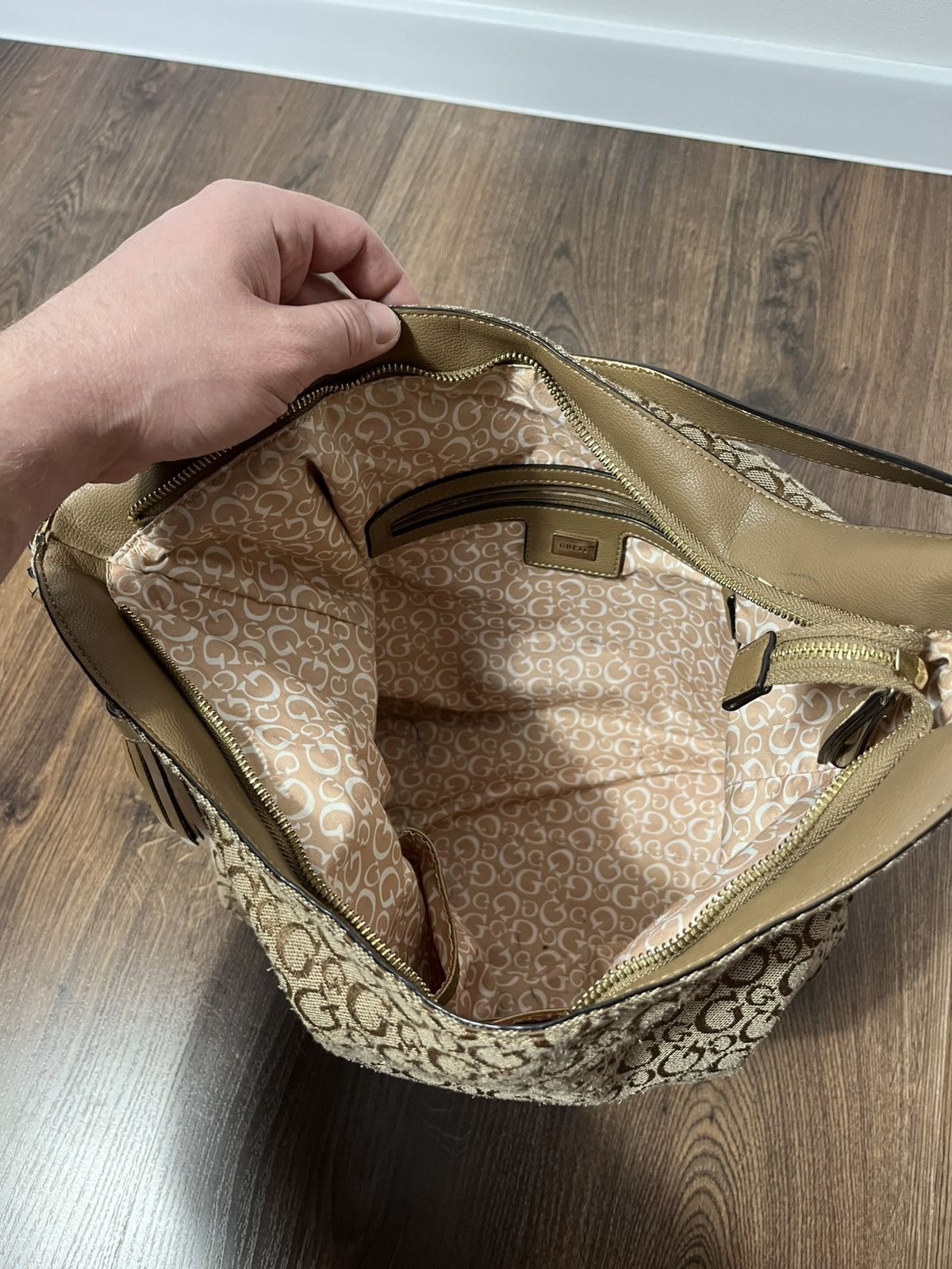 Guess × Vintage Y2K GUESS Monogram Shoulder Bag with Adjustable Strap Size ONE SIZE - 11 Thumbnail