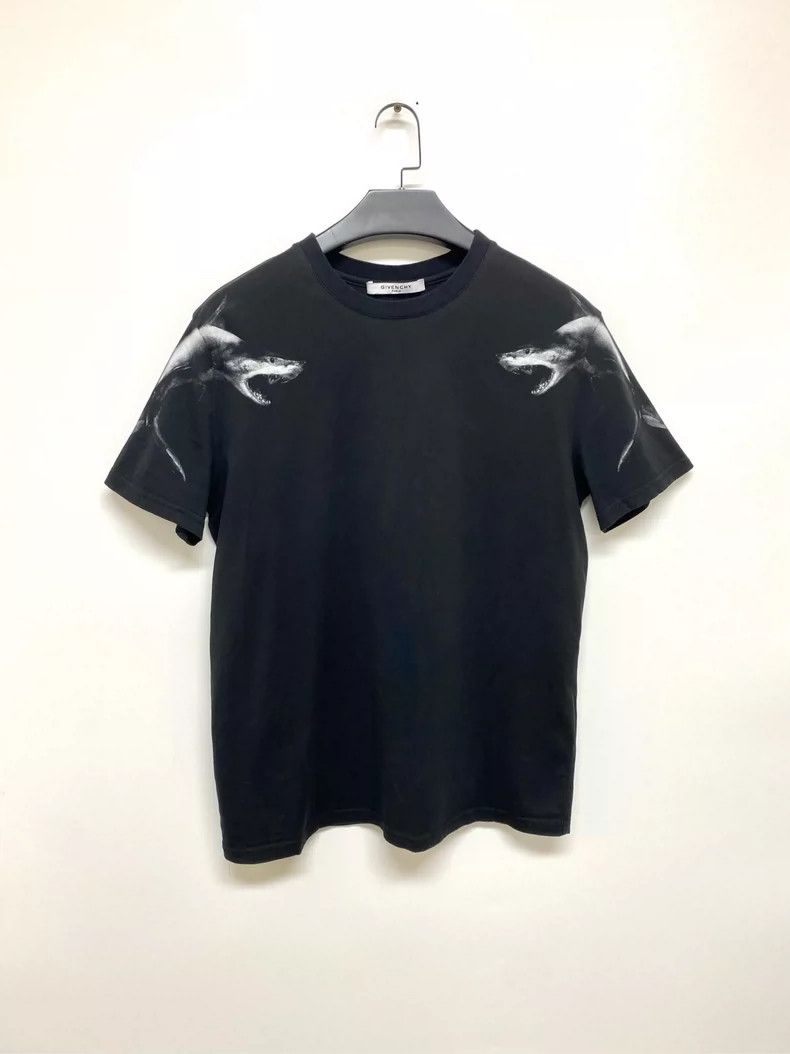 Givenchy Givenchy Classic Shark Printed Short Sleeve T-Shirt, Black Size US L / EU 52-54 / 3 - 1 Thumbnail