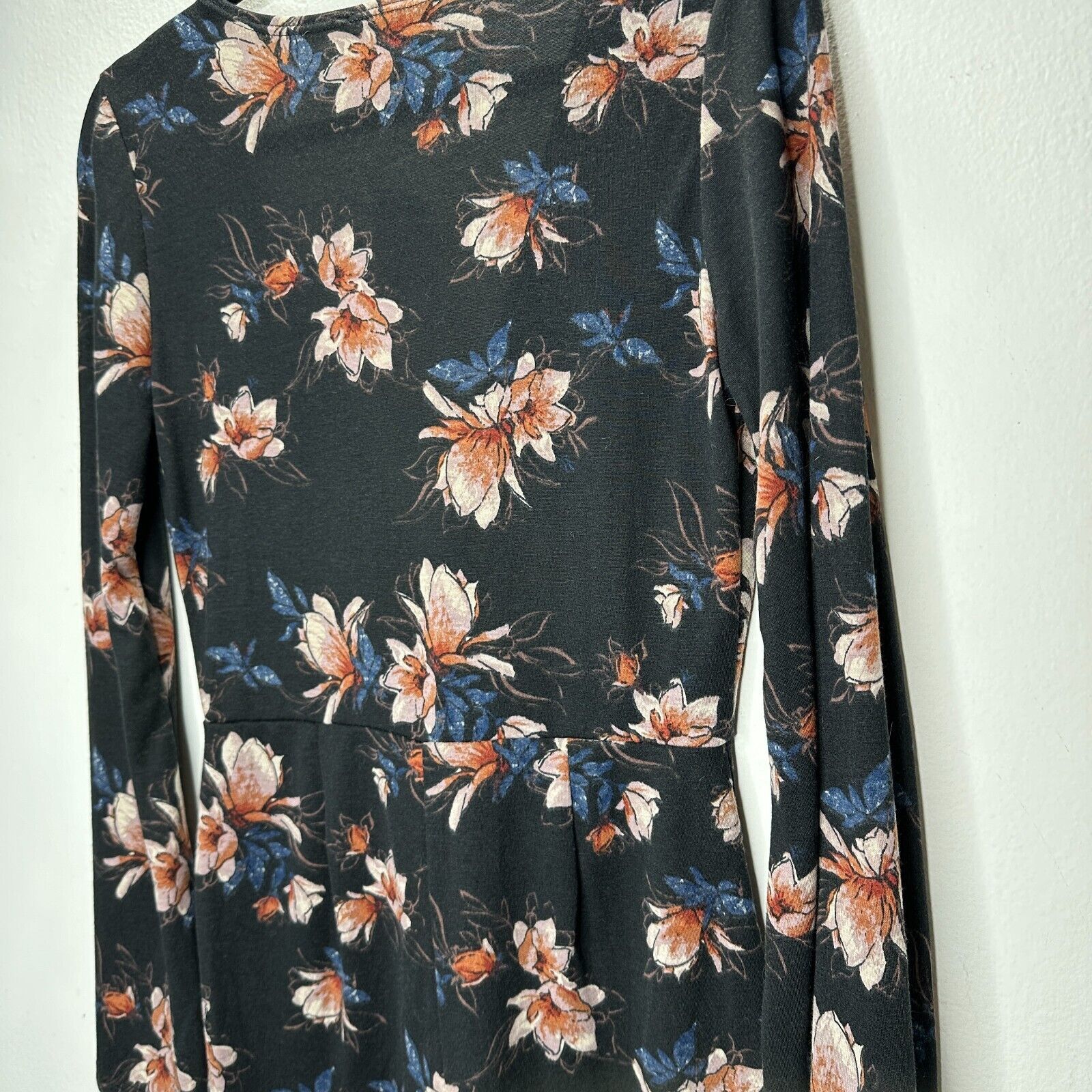 Other NWT Sadie & Sage Black Floral Long Sleeve Deep-V Romper S Size 26" / US 2 / IT 38 - 7 Thumbnail