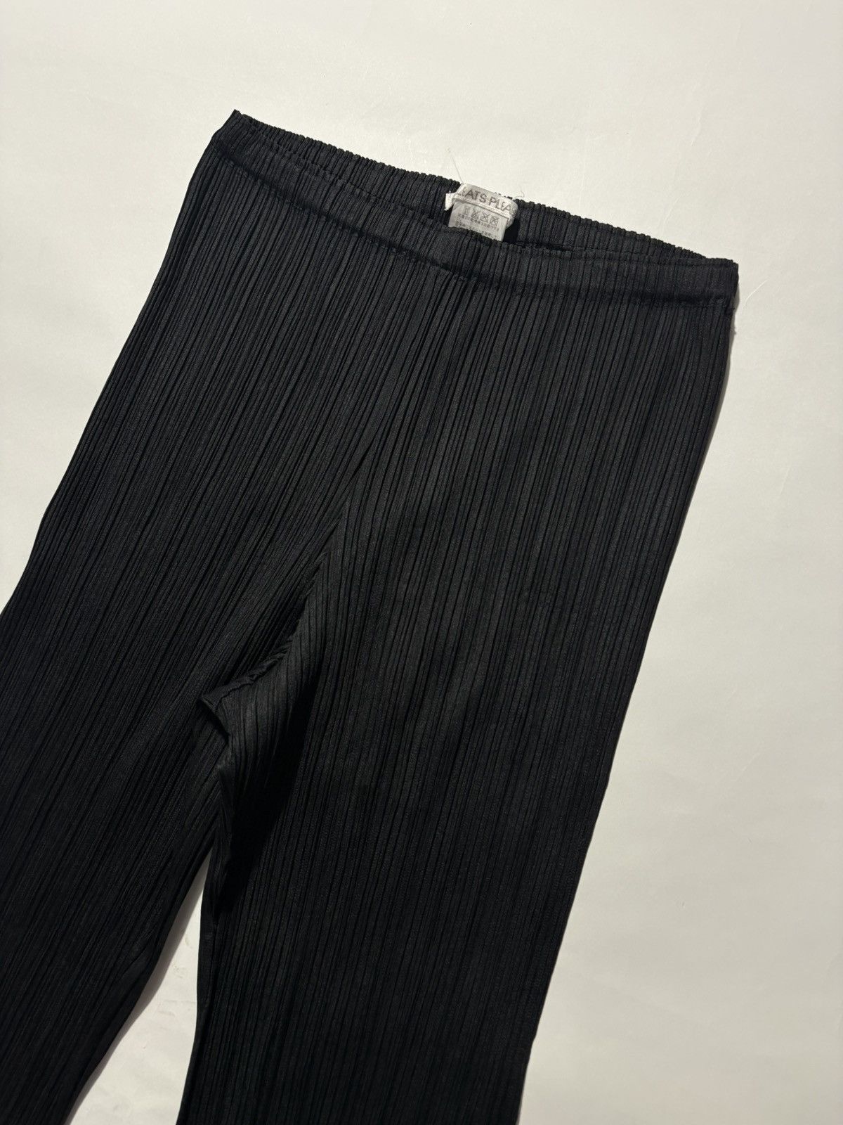 Pleats Please Issey Miyake PLEATS PLEASE BY ISSEY MIYAKE FLARED PANTS Size 24" / US 00 / IT 34 - 3 Thumbnail