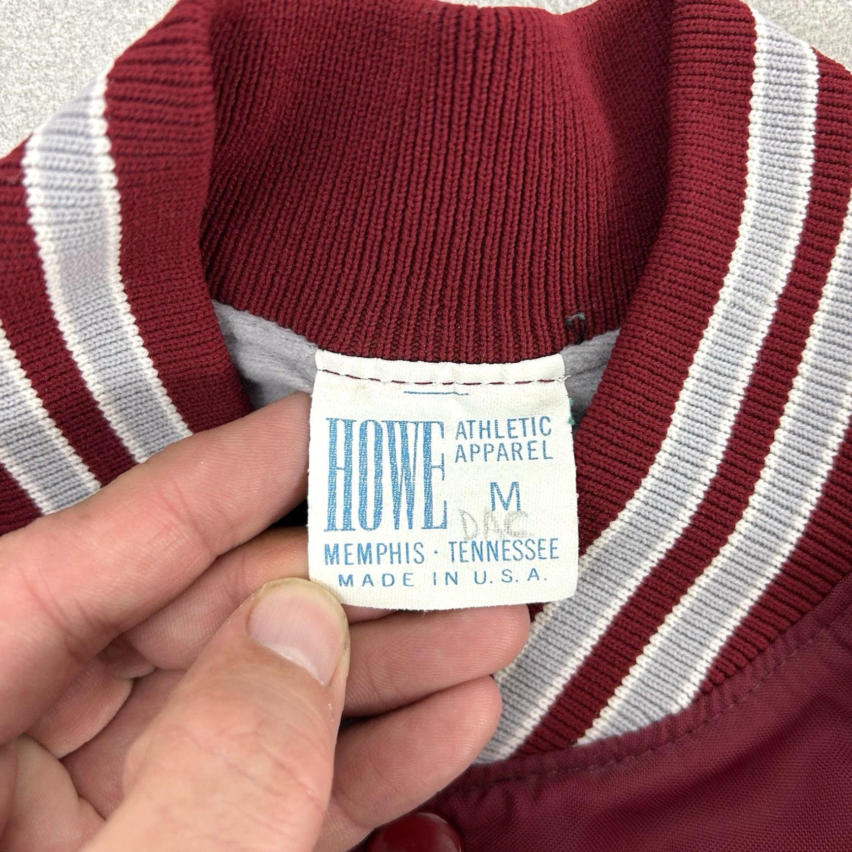 Vintage VINTAGE HOWE Athletic Jacket Oilers Red Made in USA Mens Medium 80s 90s Baseball Hockey Football Snap Varsity Jacket Men Red M USA Oilers 80s 90s Size US M / EU 48-50 / 2 - 4 Thumbnail