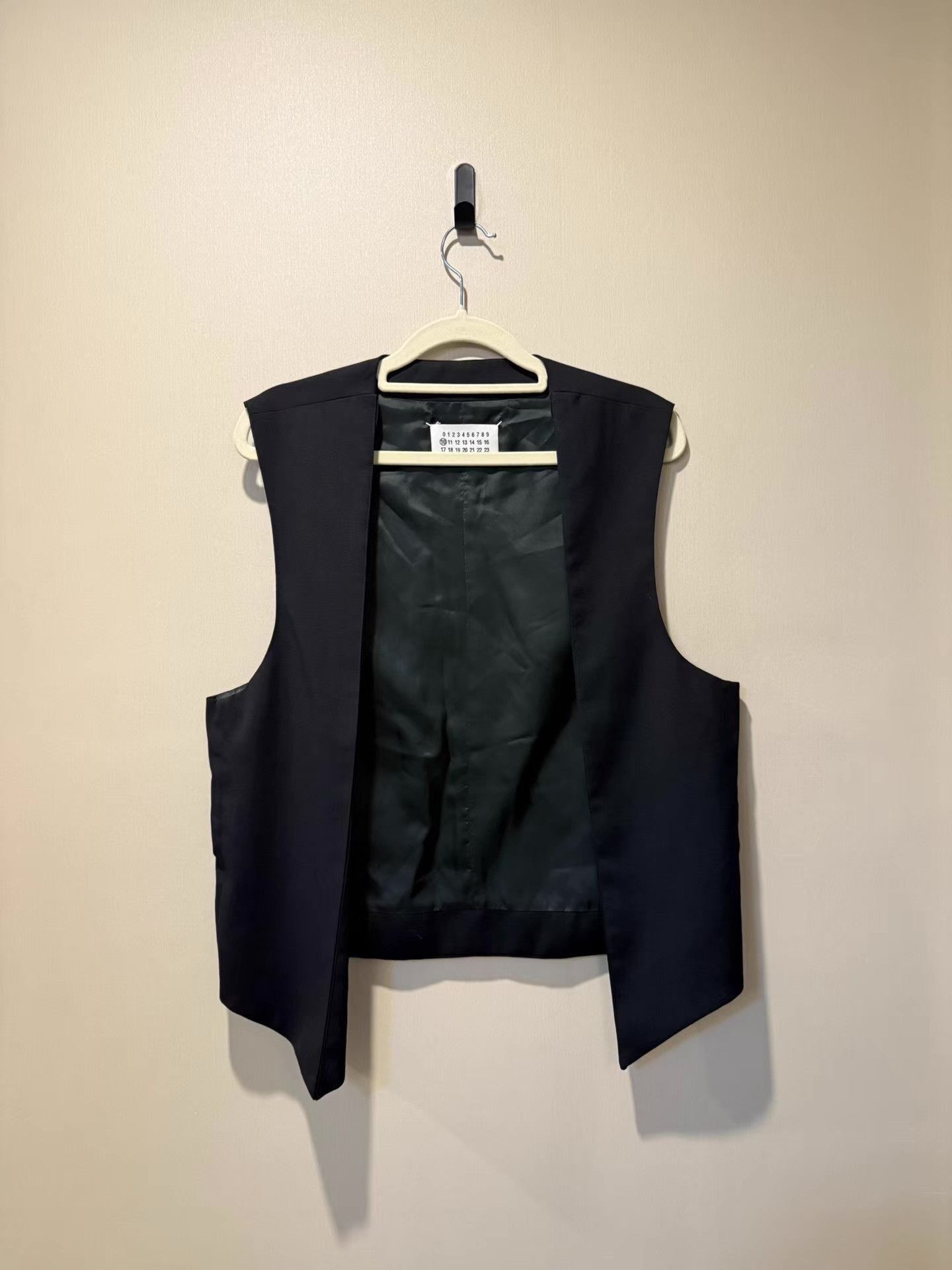 Maison Margiela Black Sleeveless Outerwear Vest Size US L / EU 52-54 / 3 - 1 Thumbnail
