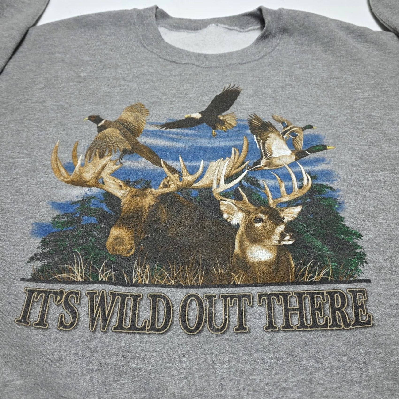Vintage VINTAGE Unbranded Sweatshirt Gray Crewneck Deer Graphic Size L Men Y2k Size US L / EU 52-54 / 3 - 6 Thumbnail