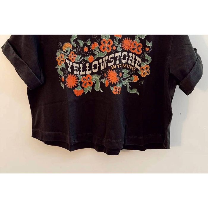 Designer GIRL DANGEROUS Yellowstone Floral Crop Top In Black Grailed