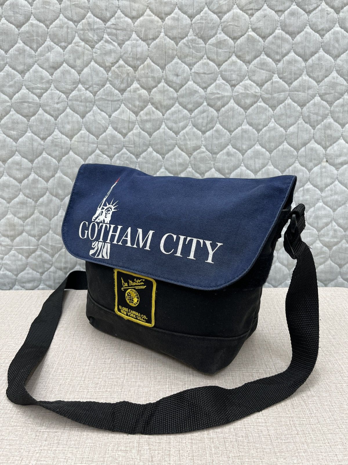 BEAMS GOTHAM CITY SLING BAG