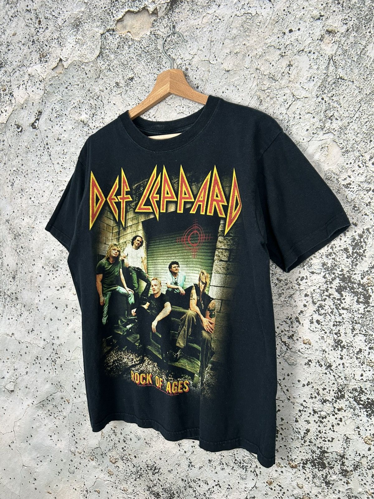 Band Tees Vintage Def Leppard Rock Of Ages 2006 Band Graphic Tee Size US M / EU 48-50 / 2 - 2 Thumbnail