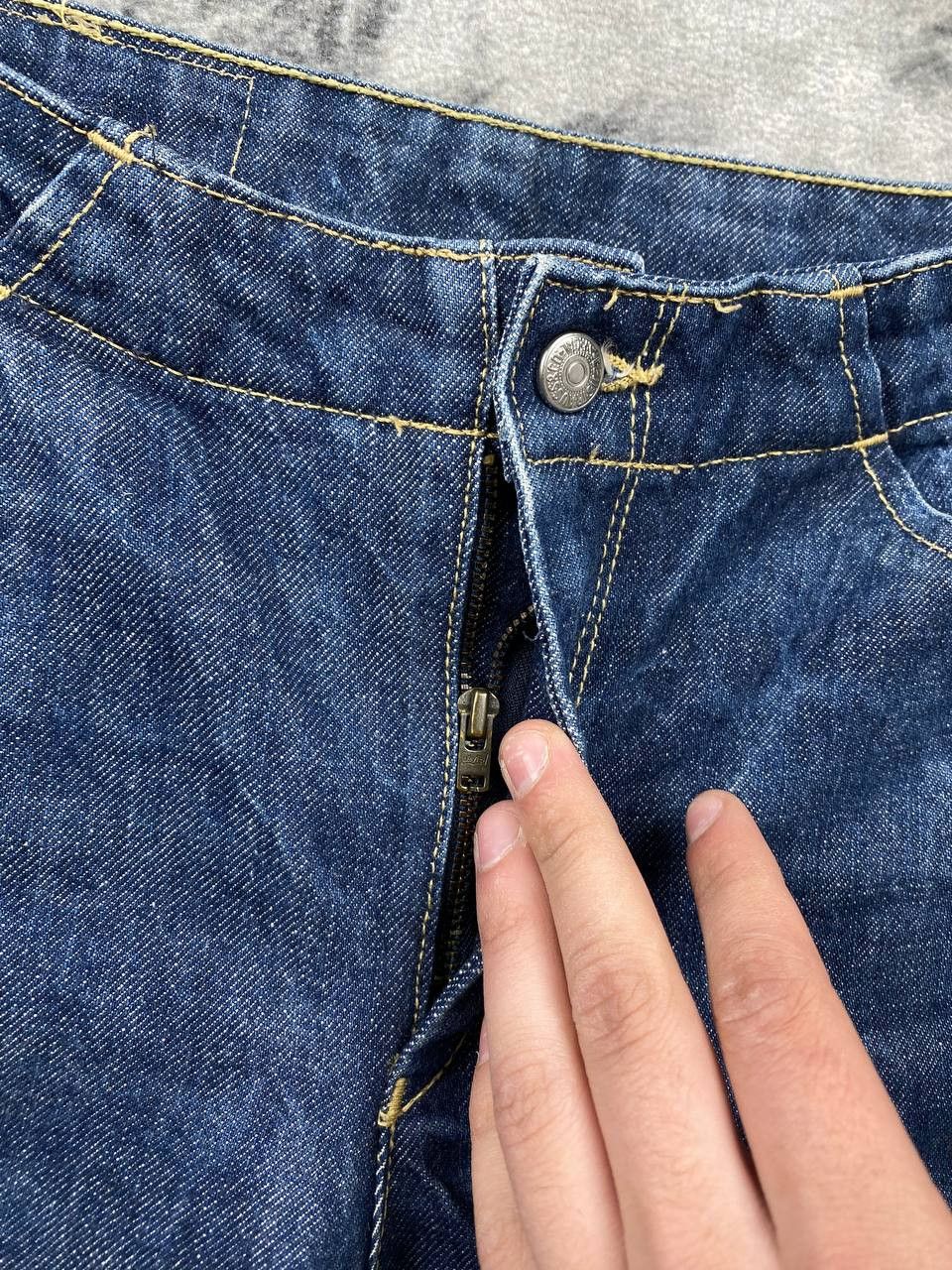 Levi's Vintage Levi’s Engineered Twisted Seams Cinch Denim Jeans Size US 27 - 9 Thumbnail