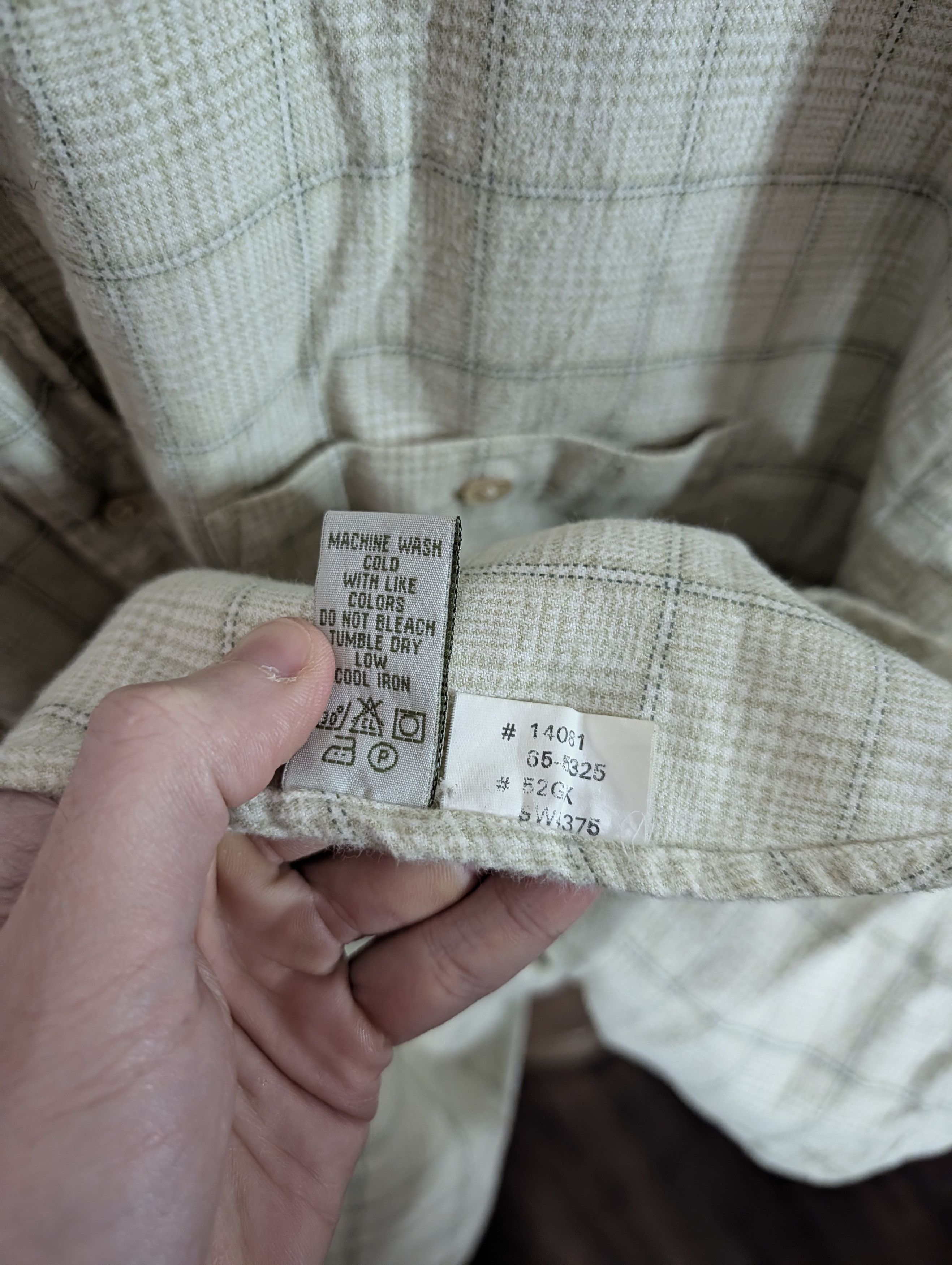 Orvis Vtg heavy flannel cotton check Portugal button-down shirt Size US XL / EU 56 / 4 - 12 Thumbnail