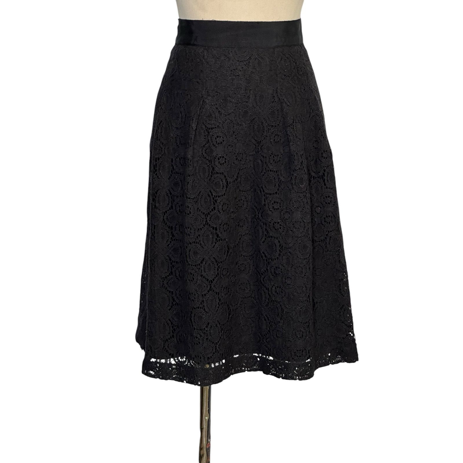Loft Loft black lace a line skirt size 14P Size 36" / US 14 / IT 50 - 2 Thumbnail