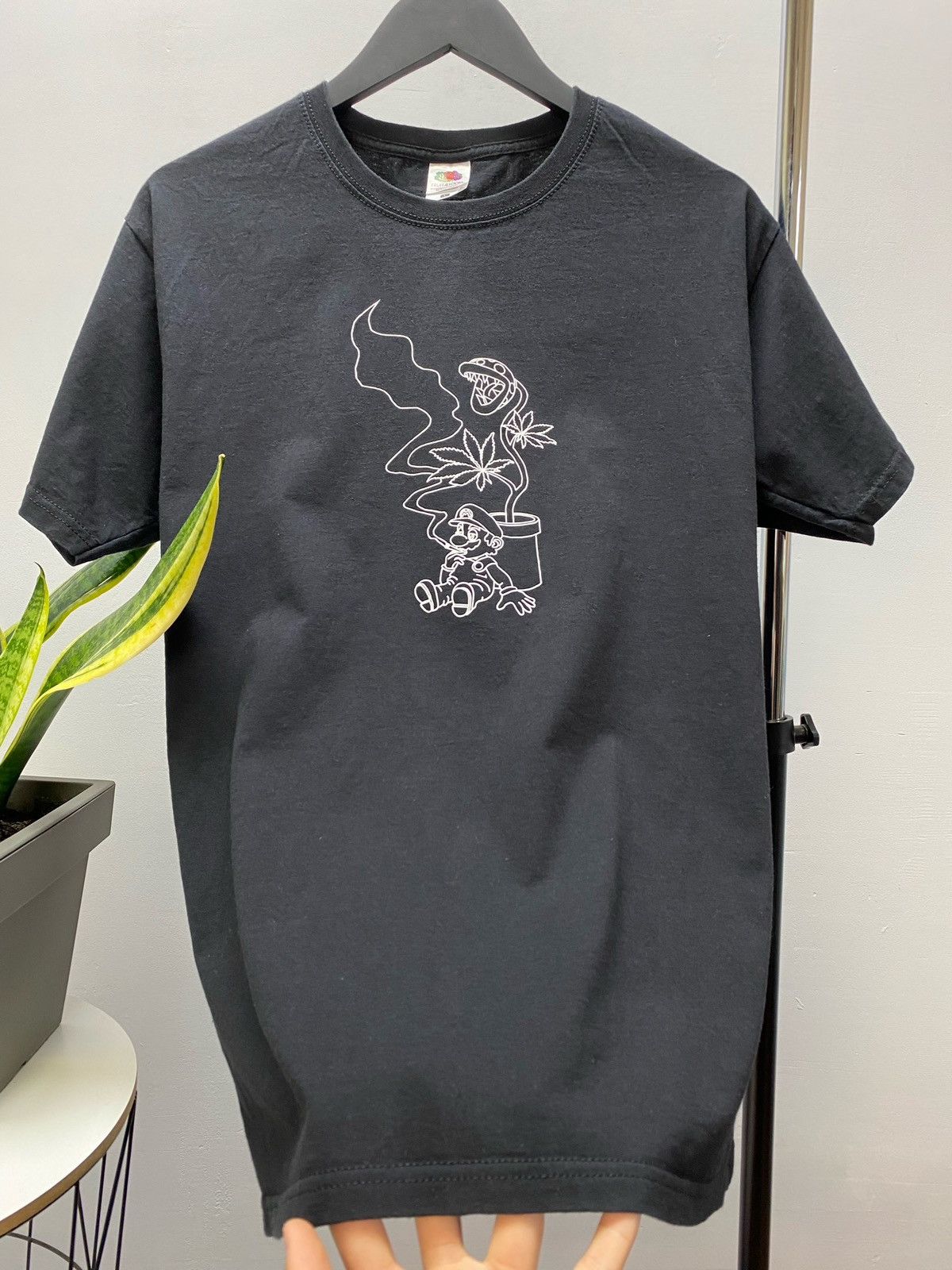 Nintendo Super Mario Wiid weed marijuana Amsterdam Tee Shirt Size US L / EU 52-54 / 3 - 10 Thumbnail