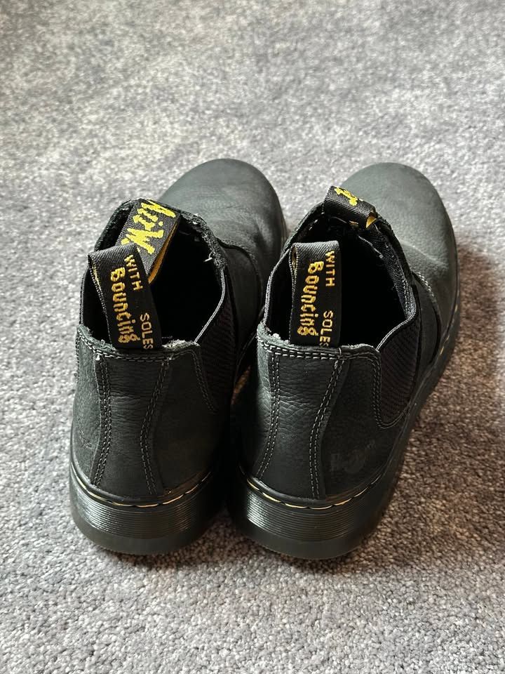 Dr. Martens Chelsea Boots 2976 Ambassador Size US 9 / EU 42 - 3 Thumbnail