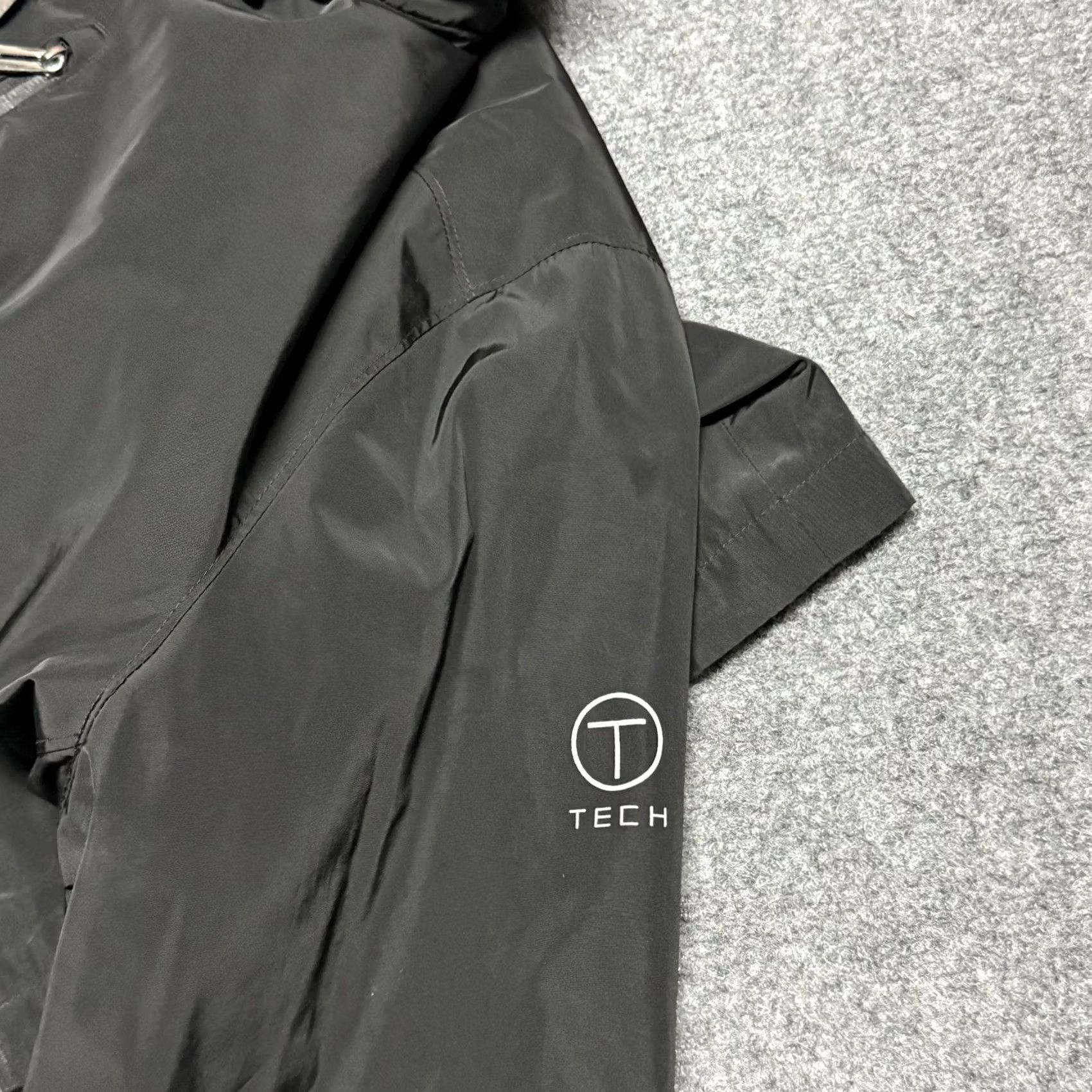 Tumi VINTAGE Tumi Jacket Mens Large Black T Tech Packable Hooded Softshell Windbreaker Travel Size US L / EU 52-54 / 3 - 4 Thumbnail