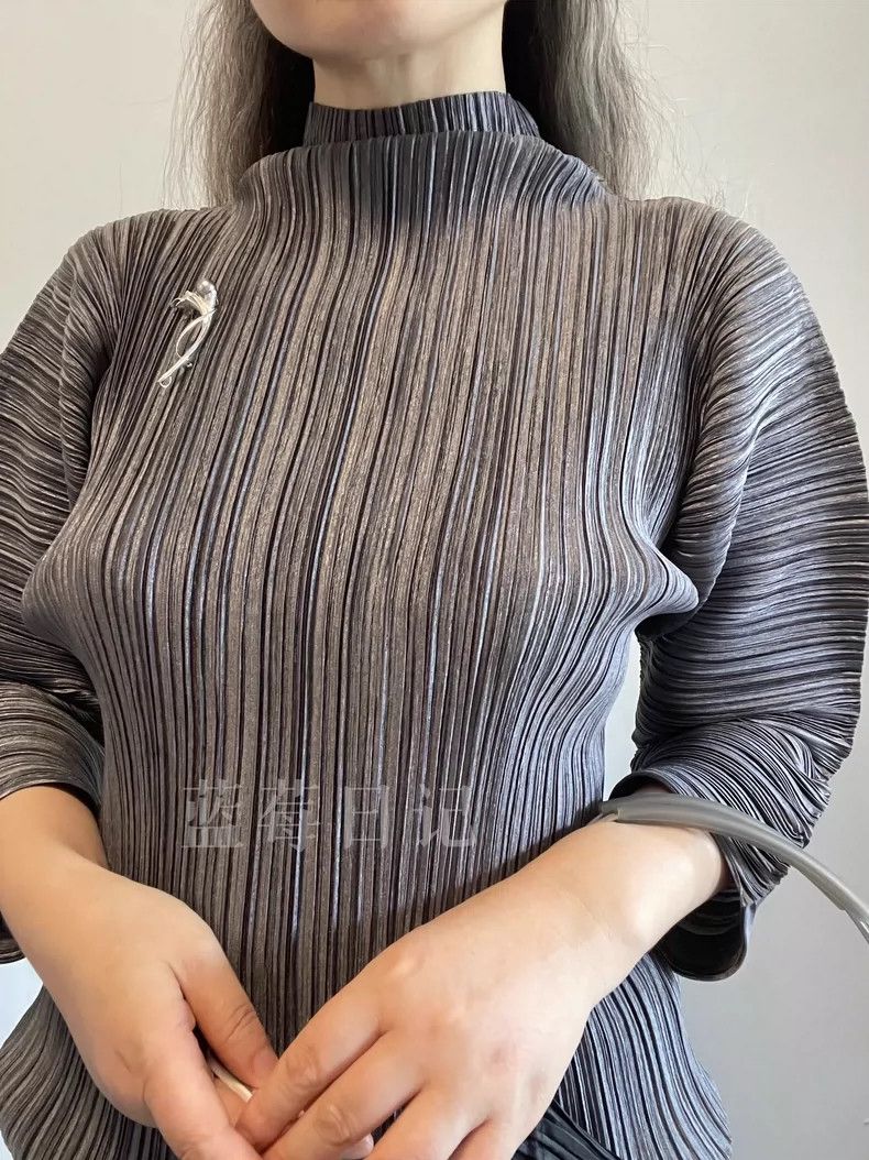 Issey Miyake Issey Miyake Silver-gray main line and long-sleeved top Size M / US 6-8 / IT 42-44 - 2 Thumbnail