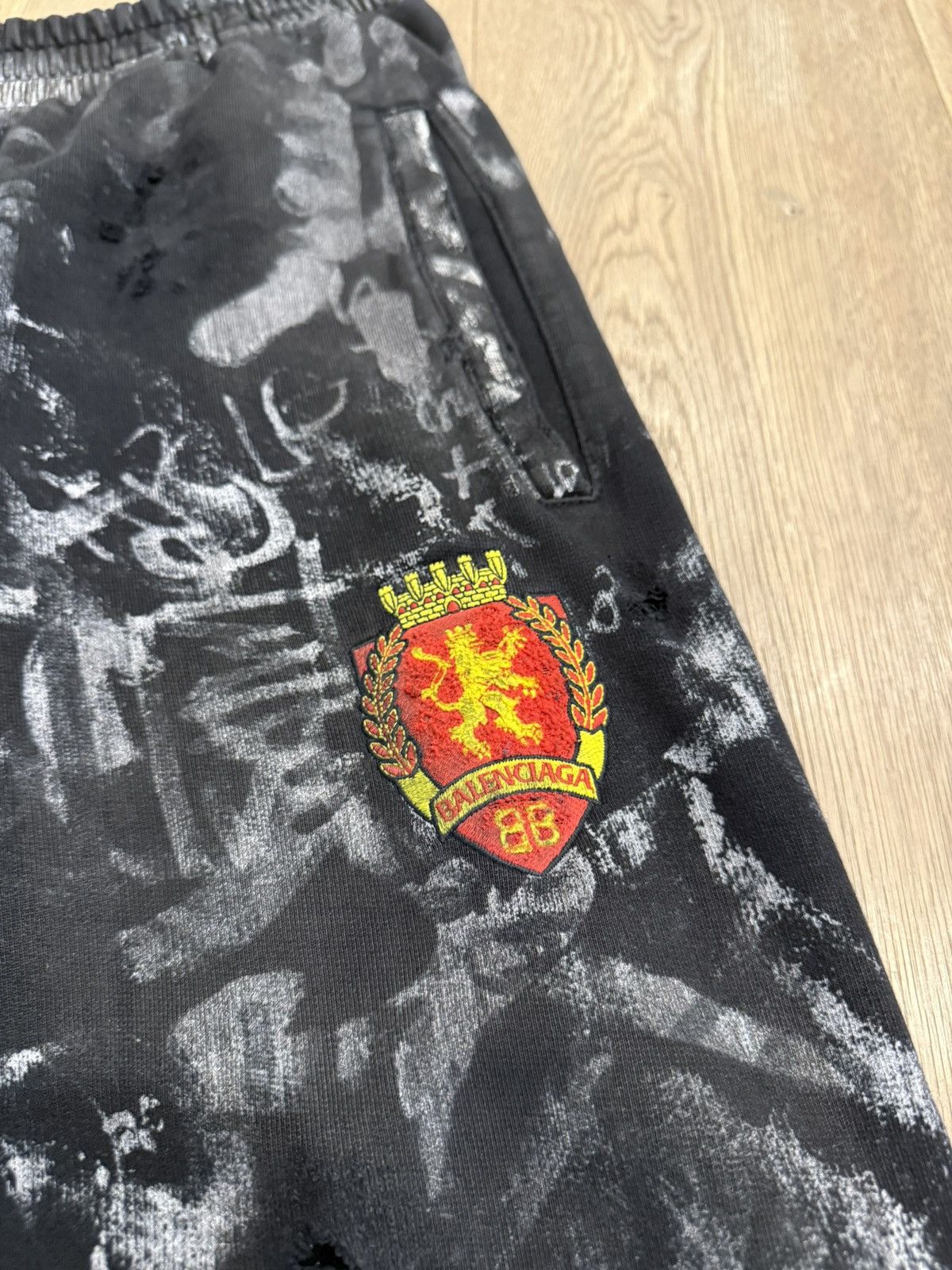 Balenciaga Balenciaga Black Skater Graffiti Sweatpants Size US 32 / EU 48 - 3 Thumbnail