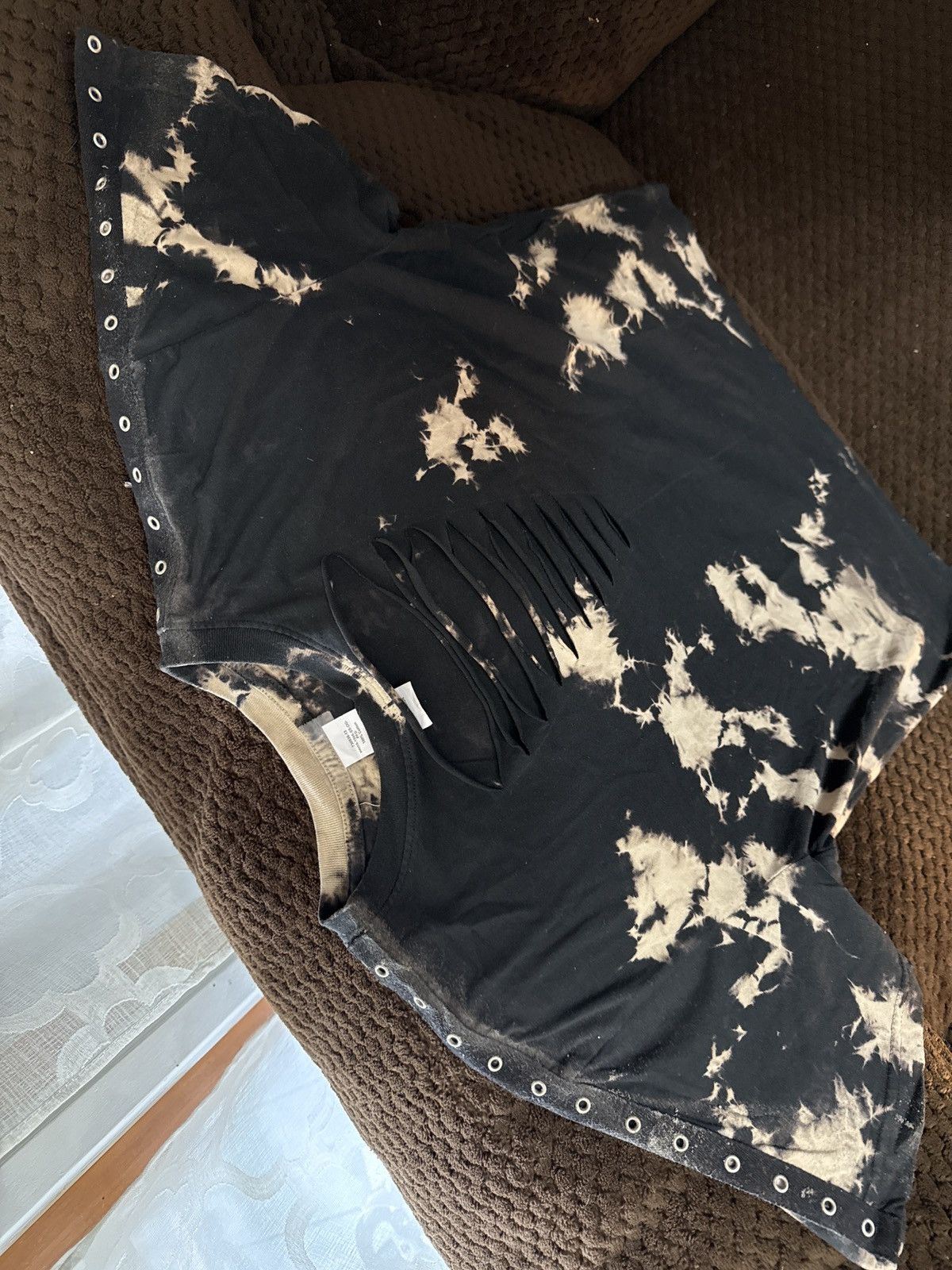 Vintage Vintage, New Old Stock, s/s tie-dye tee w/ rivets & tears! Size M / US 6-8 / IT 42-44 - 3 Thumbnail