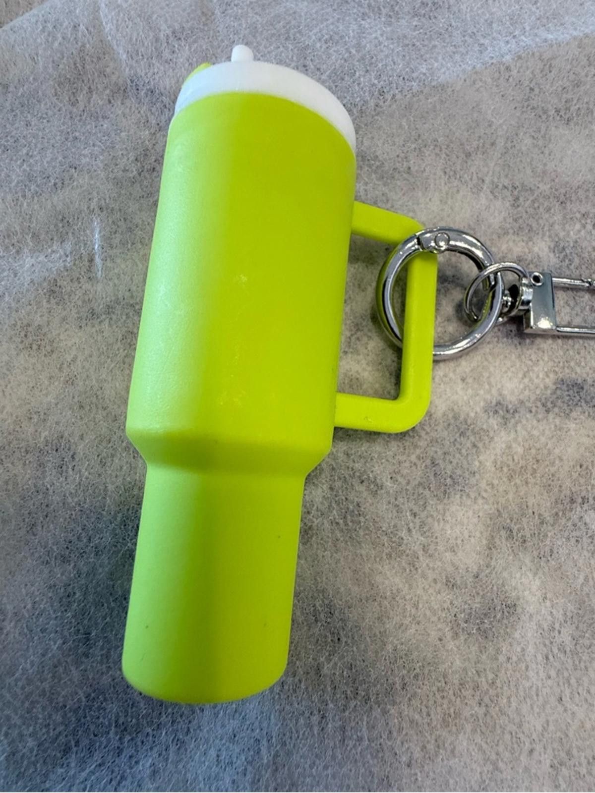 Other Drink tumbler keychain green white novelty gift Size ONE SIZE - 3 Thumbnail