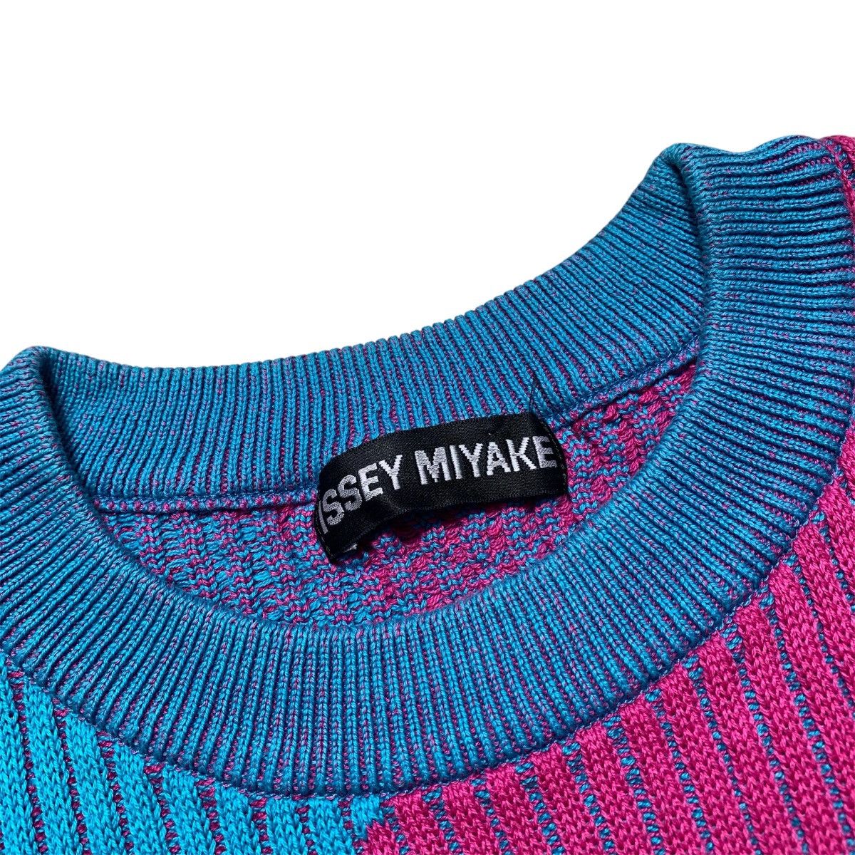 Issey Miyake Vtg Issey Miyake Knit Magenta Blue Sweater Size US M / EU 48-50 / 2 - 9 Thumbnail