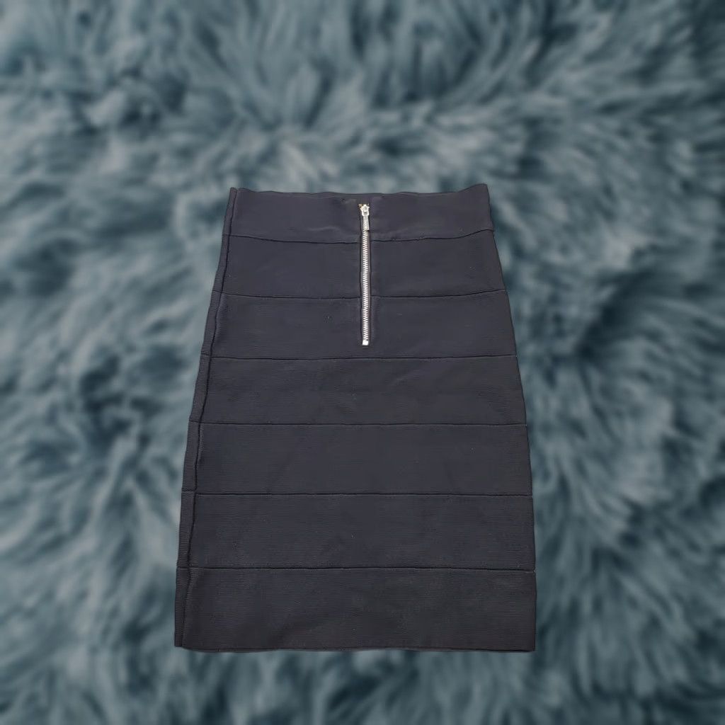 Bebe bebe Skirt Womens M Black Regular Fit Back Zip Straight & Pencil Size: Womens Size M: Black: 90s? Size 32" / US 10 / IT 46 - 1 Thumbnail
