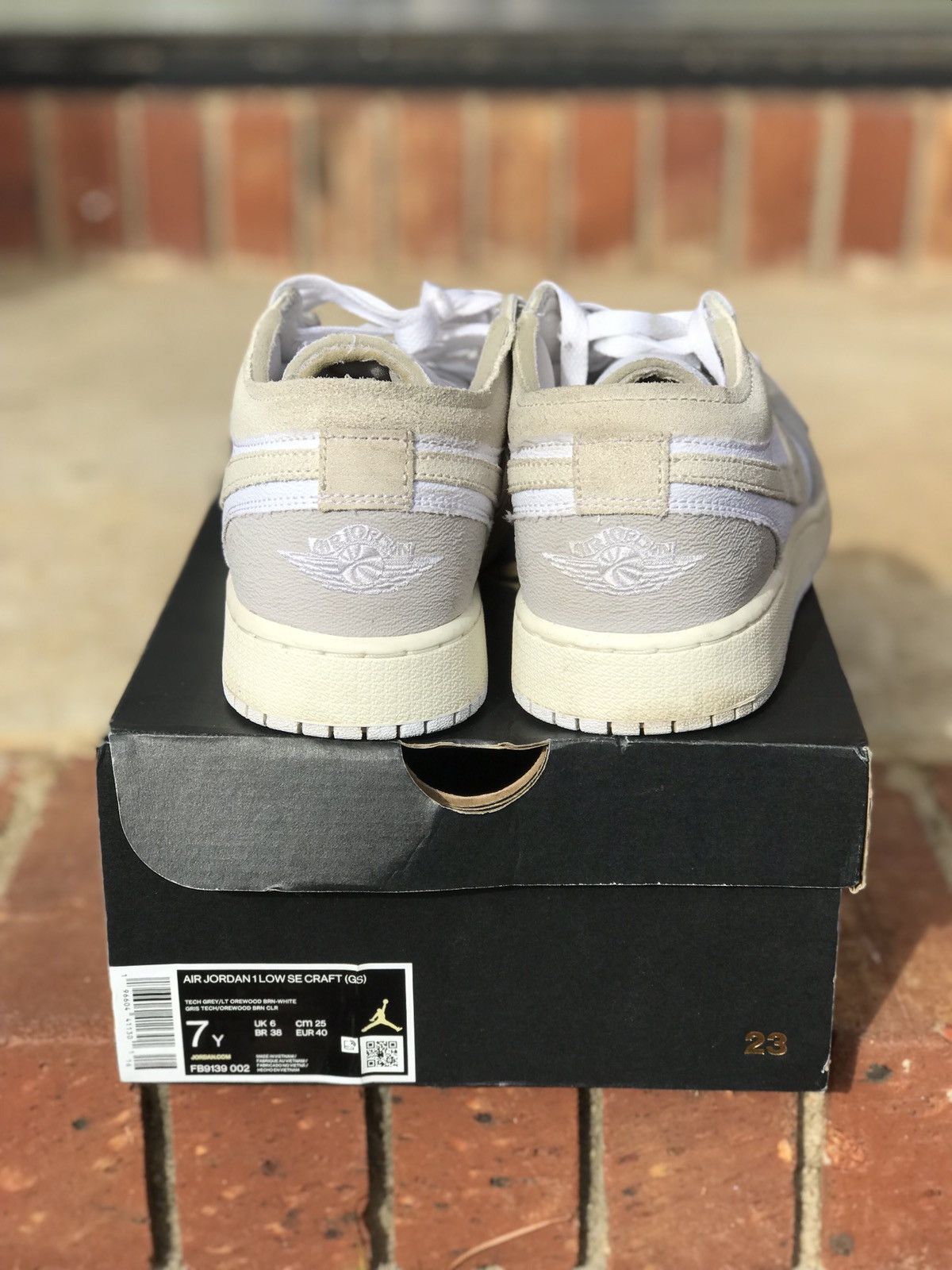 Jordan Brand Air Jordan 1 SE Craft Low Inside Out - Tech Grey 7Y / 8.5W Size US 7 / EU 40 - 4 Thumbnail