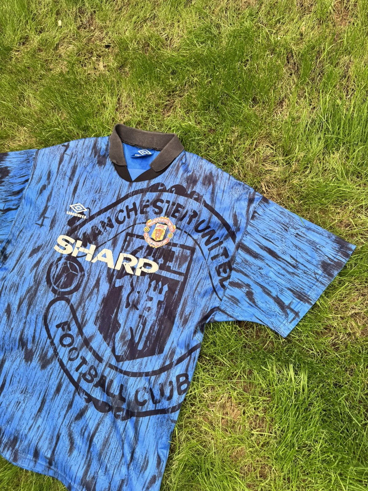 Umbro MANCHESTER UNITED 1992 1993 AWAY FOOTBALL Size US L / EU 52-54 / 3 - 5 Thumbnail