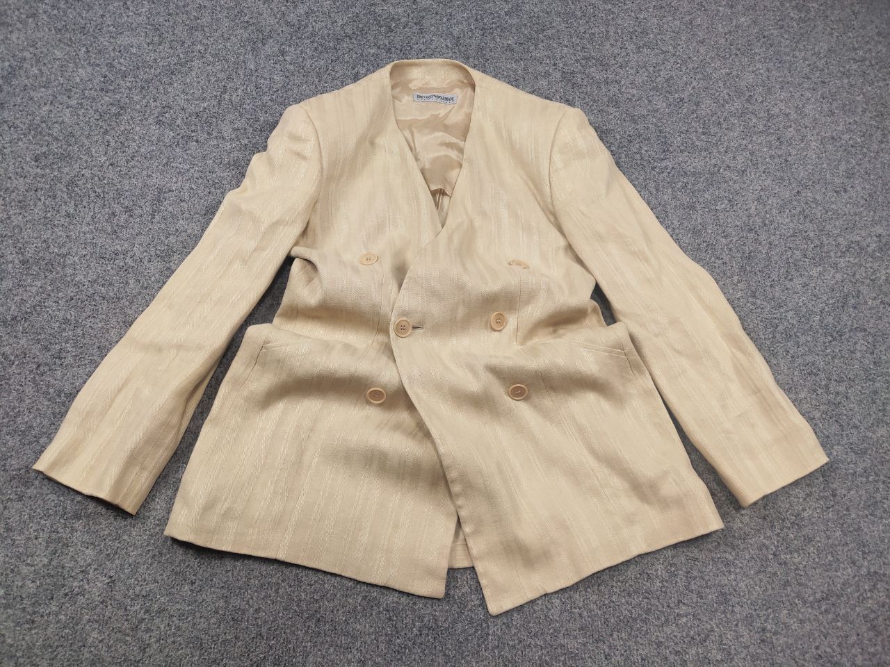 Emporio Armani Vintage Emporio Armani Linen Beige and V-neck Blazed Jacket Size M / US 6-8 / IT 42-44 - 4 Thumbnail