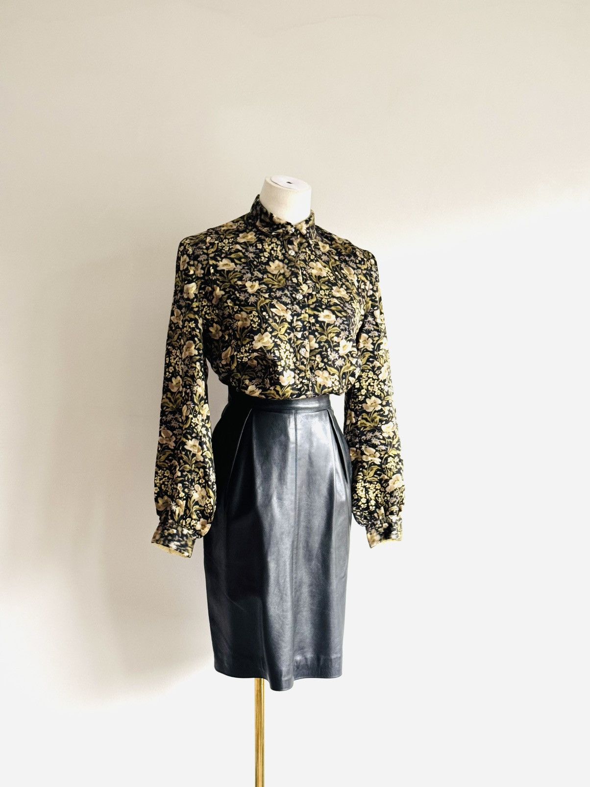 Yves Saint Laurent Vintage Yves Saint Laurent Rive Gauche Leather mini skirt Size 26" / US 2 / IT 38 - 1 Thumbnail