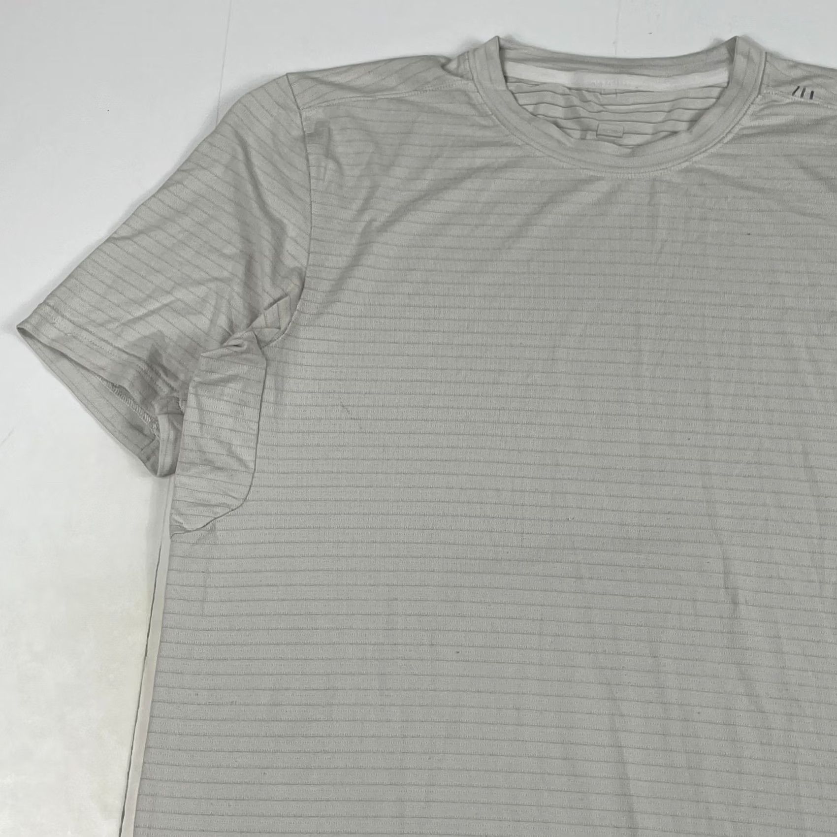 Lululemon Lululemon Shirt Mens Large Beige Drysense Short Sleeve Workout Gym Stretch Yoga Size US L / EU 52-54 / 3 - 2 Thumbnail