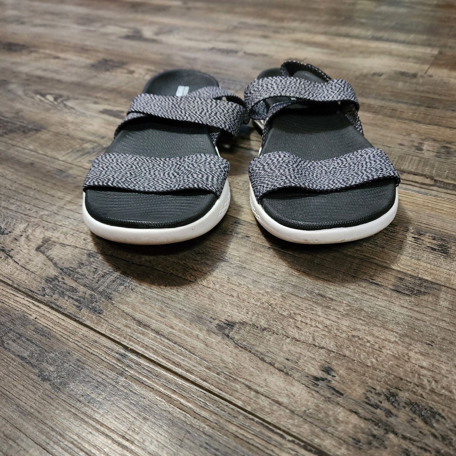 SKECHERS Skechers Goga Max Black & White Elastic Sandals Women's 9 Size US 9 / IT 39 - 4 Thumbnail