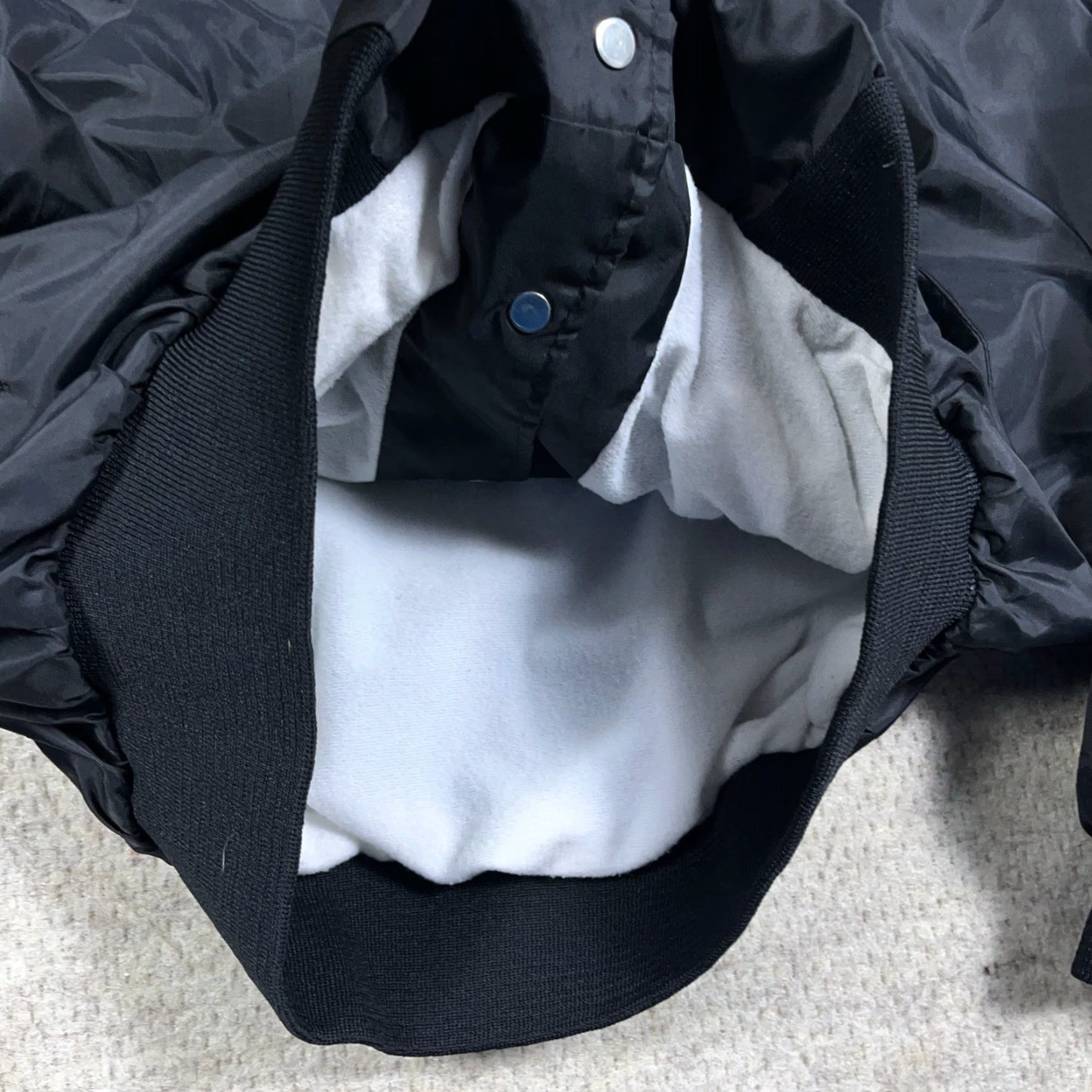 Vintage VINTAGE Hartwell Nylon Satin Bomber Jacket Men L Black 90s 80s Jacket Short Style Casual Pockets Made In USA Size US L / EU 52-54 / 3 - 7 Thumbnail
