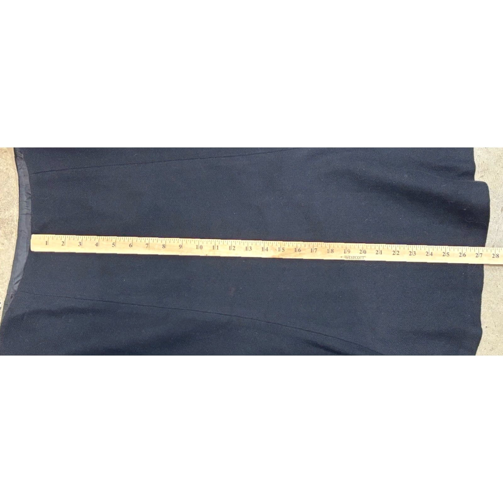 Chaps VINTAGE Chaps Skirt A-Line Womens Sz 8 Black Wool Lined Knee Length Career Academia Old$ Pre-owned Good Size 30" / US 8 / IT 44 - 6 Thumbnail