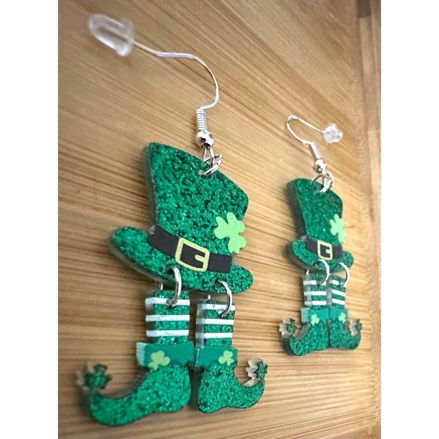 Handmade St Patricks Day Earrings Dangling Wiggly Legs Leprechaun Hat Size ONE SIZE - 10 Thumbnail