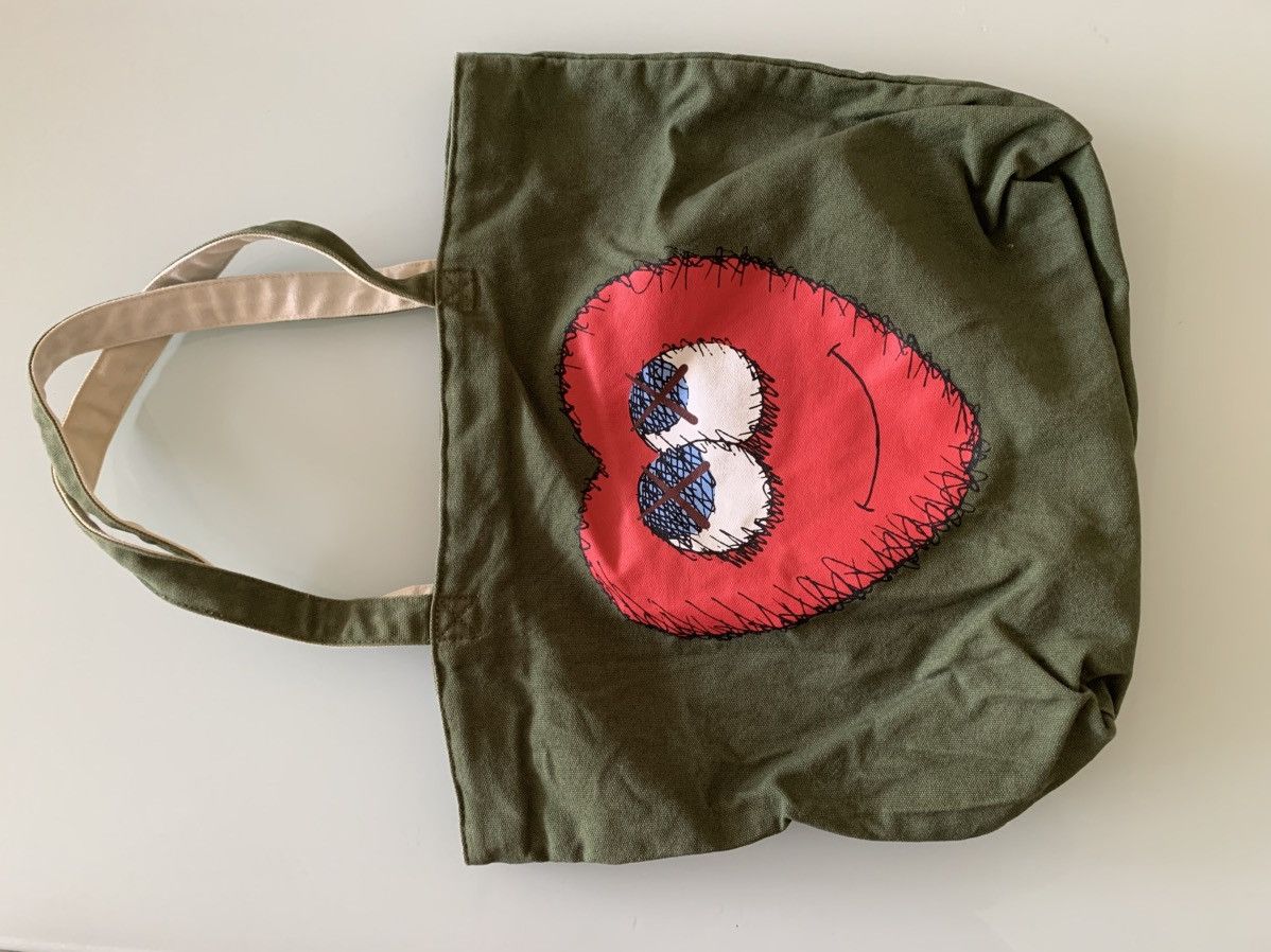 Kaws Kaws green bag. Size ONE SIZE - 1 Thumbnail