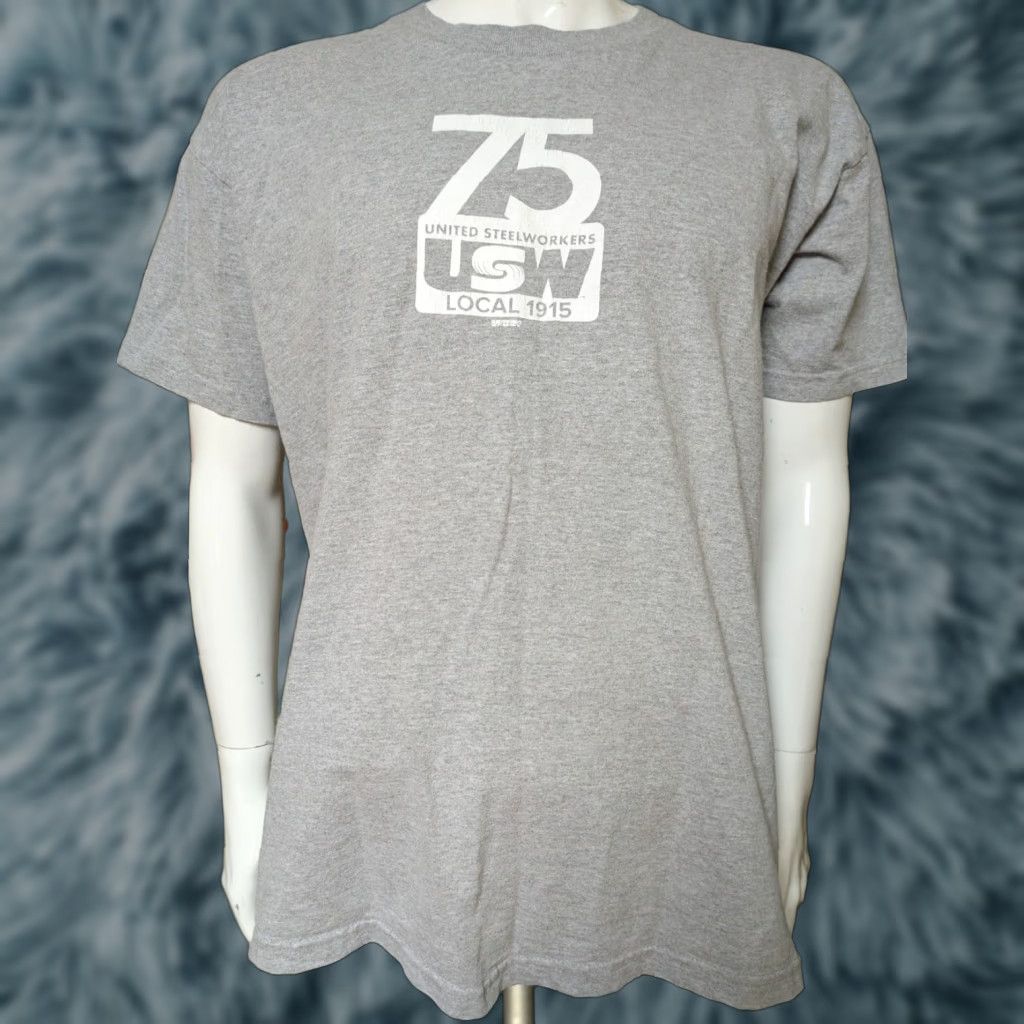 Vintage USW Union Local 1915 Fremont OH 75 Years T Shirt Bayside XL Gray Cotton Blend Short Sleeve Crew Neck Men Union Shirt XL Size US XL / EU 56 / 4 - 1 Thumbnail