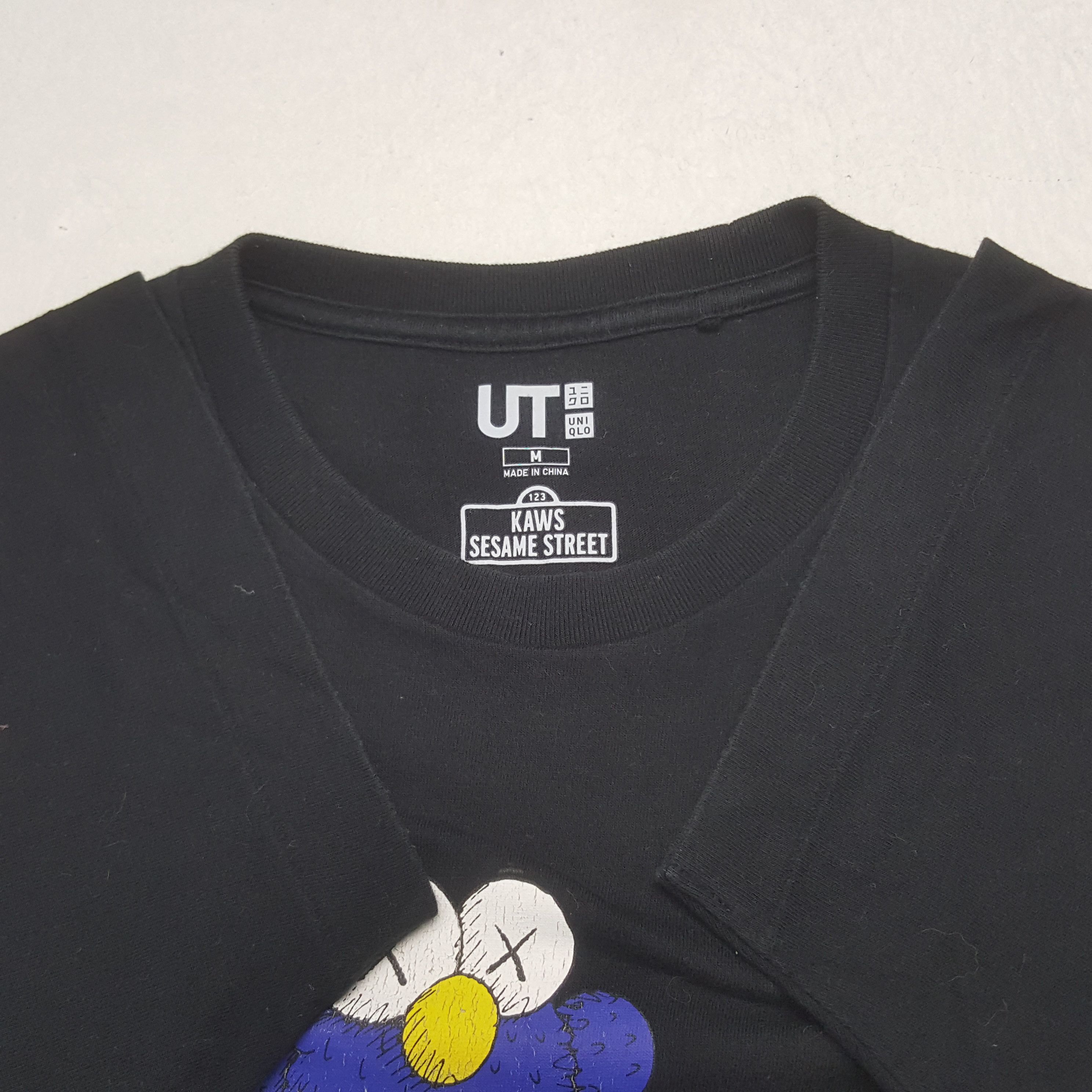 Kaws Vintage Kaws Sesame Street X Uniqlo Cartoon Tshirt RR18 Size US M / EU 48-50 / 2 - 4 Thumbnail