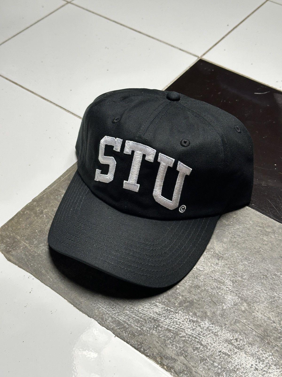 Streetwear × Stussy STUSSY STU ARCH STRAPBACK CAP | Grailed