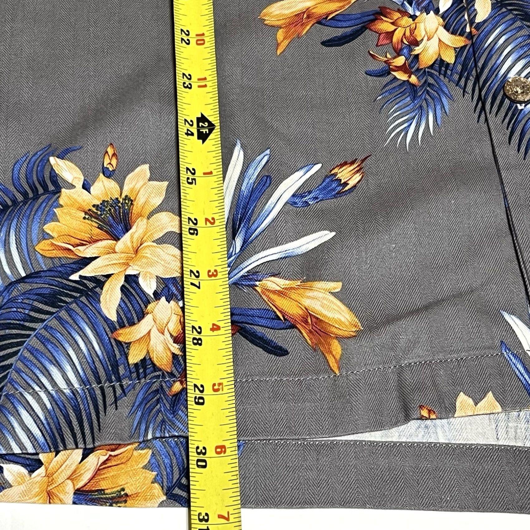 Tommy Bahama Tommy Bahama Short Sleeve Mens Button Up Shirt L Tropical Hawaiian 100% Silk Silk Multicolor Floral Button-Up Casual Beach Hawaiian 90s Theme Mens Size US L / EU 52-54 / 3 - 5 Thumbnail