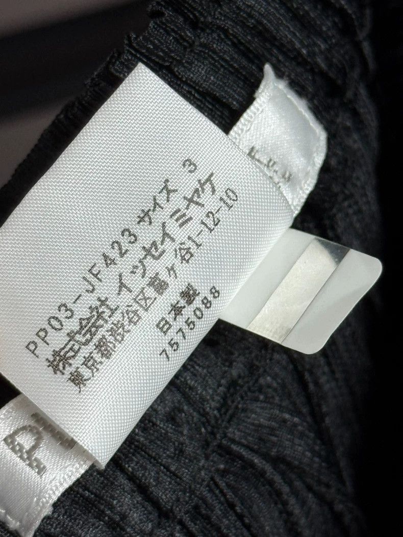Issey Miyake Issey Miyake size:3 Black pleated straight-leg pants Size 22" - 4 Thumbnail