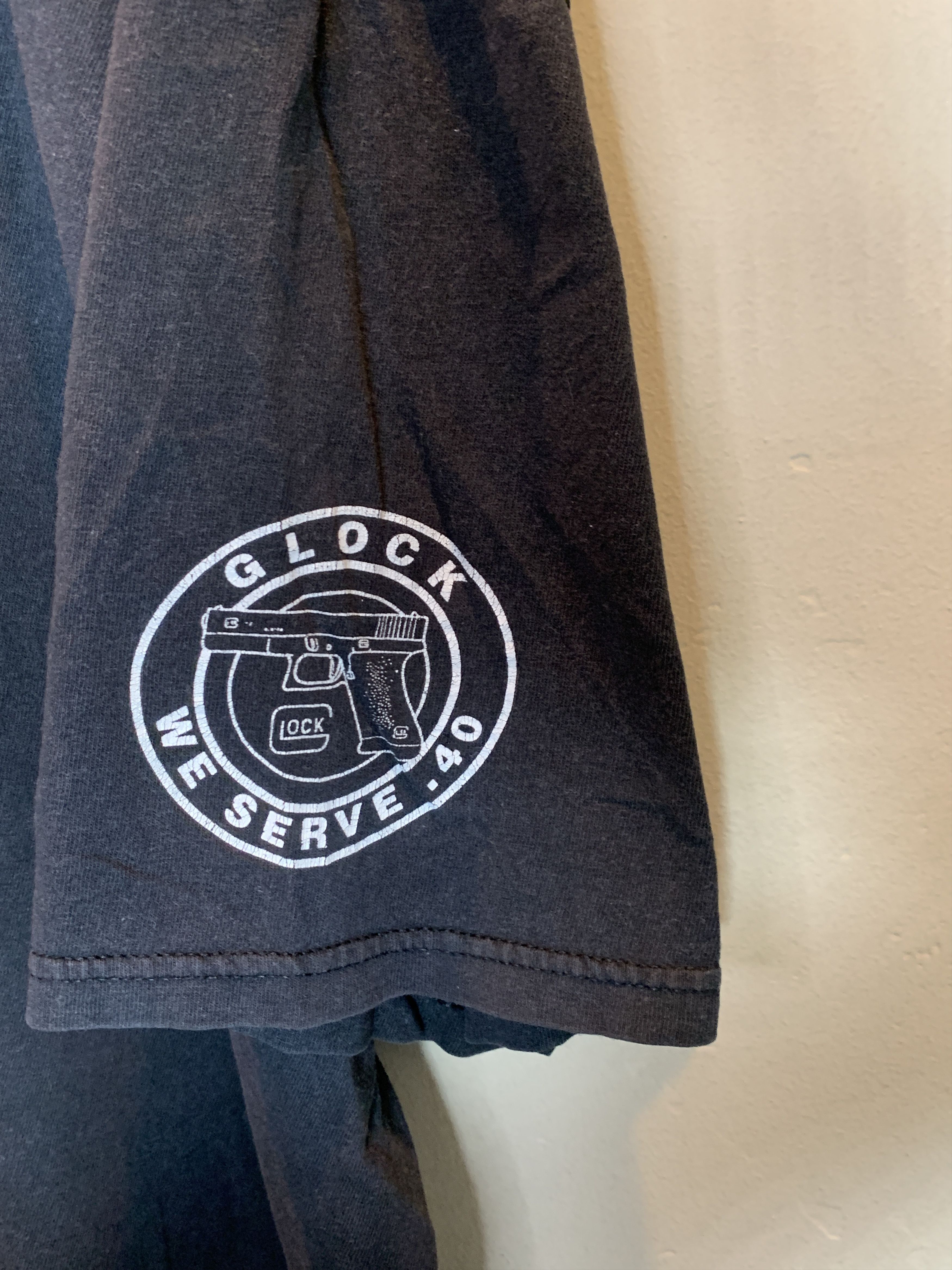 Vintage *RARE* Vintage 90’s Hard Glock Cafe Detroit Gun Art T-Shirt Size US XXL / EU 58 / 5 - 4 Thumbnail