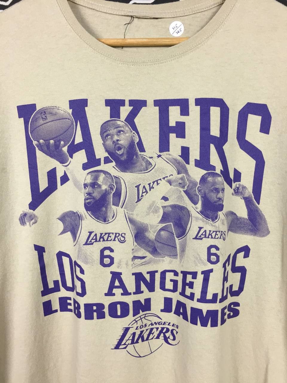 NBA × Vintage Los Angeles Lakers NBA L.A. Lakers Lebron James Tee Size US L / EU 52-54 / 3 - 3 Thumbnail