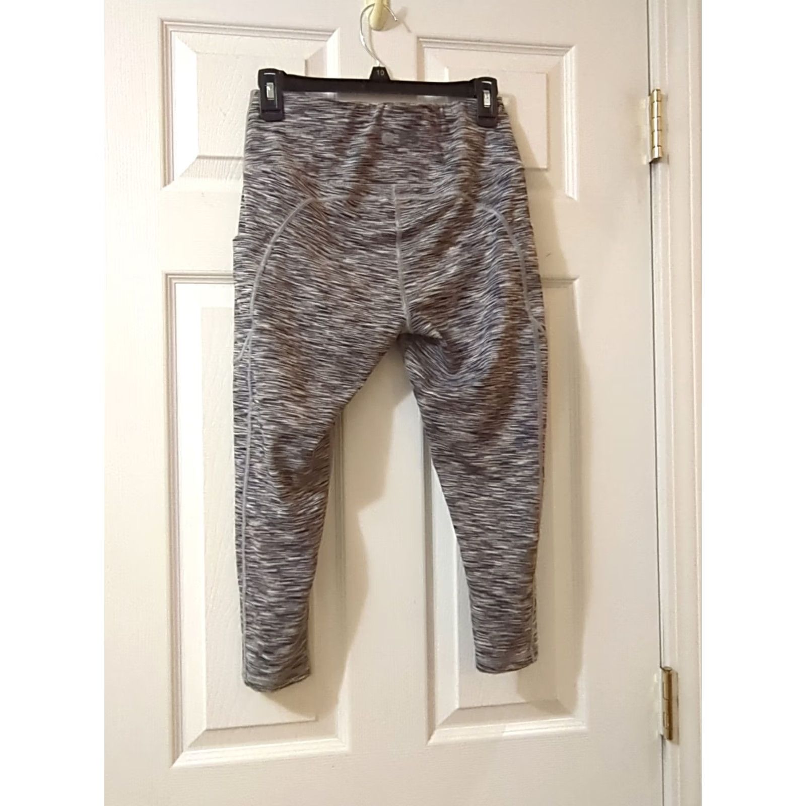 Vintage Iuga Cropped Capri Leggings Medium Pockets Elastic Waist Black Women Size M Athletic Activewear Skinny Capri Pants Size 32" / US 10 / IT 46 - 6 Thumbnail