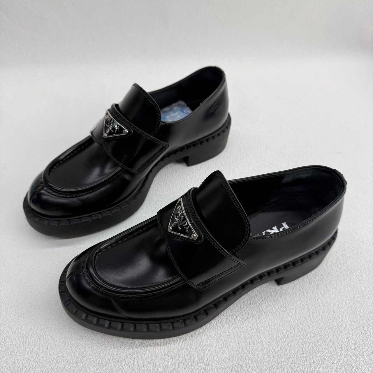 Prada Prada Retro Black Lowtop Sneakers us_5 Women Size US 5 / IT 35 - 1 Thumbnail
