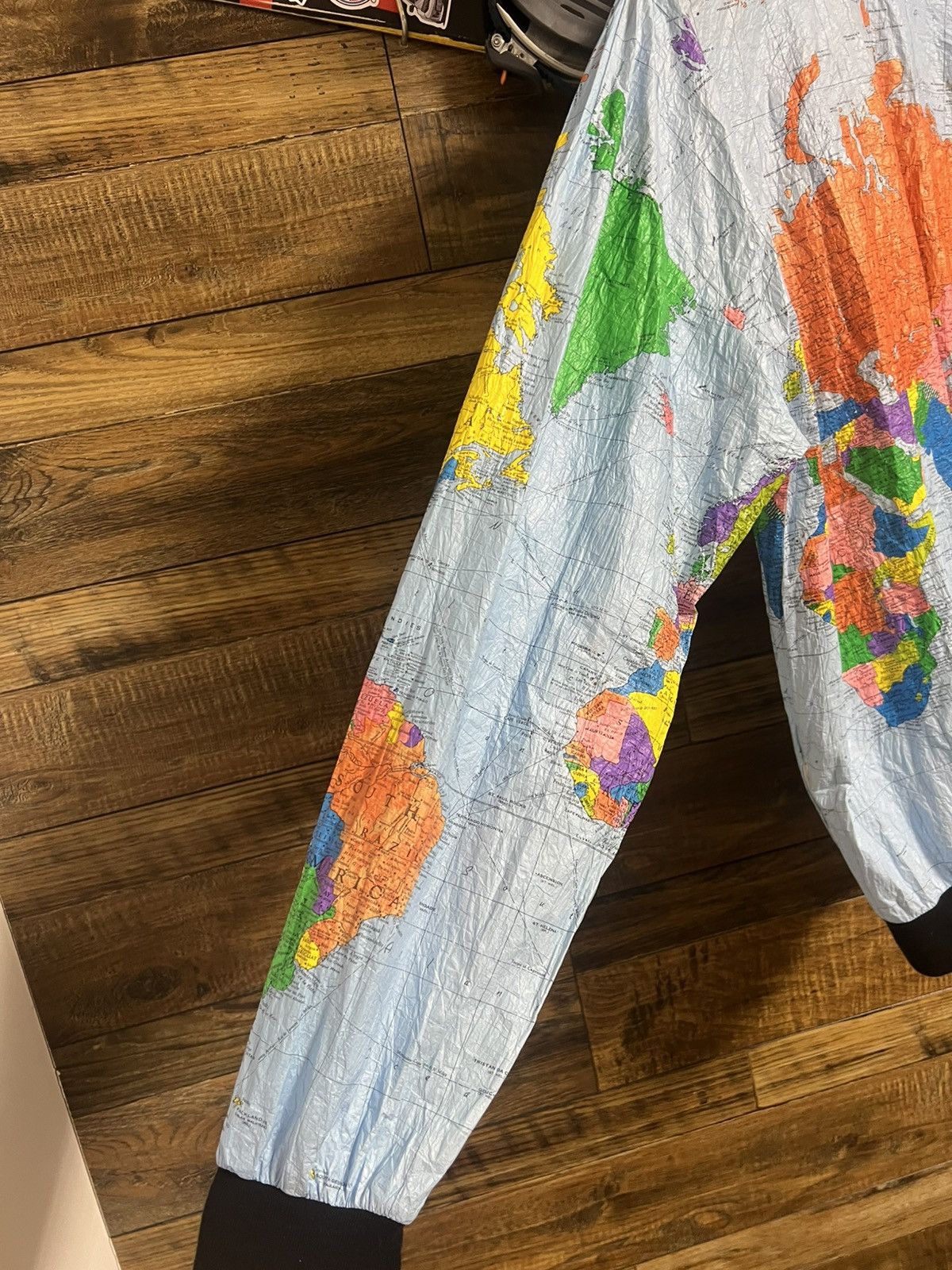 Vintage TY BREAKERS Vintage Wearin’ The World Tyvek Map 90s Jacket Size US L / EU 52-54 / 3 - 12 Thumbnail