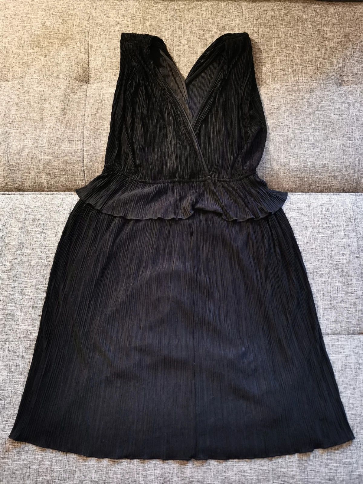 Roots Finely pleated black dress. ROOTS of LONDON Size S / US 4 / IT 40 - 2 Thumbnail