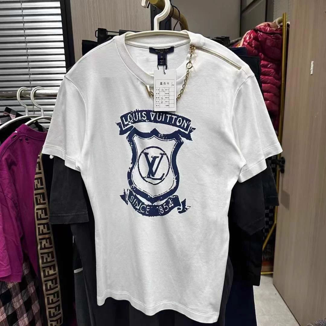 Louis Vuitton LV New w/ Tags Zipper Badge Short Sleeve M Size M / US 6-8 / IT 42-44 - 1 Thumbnail
